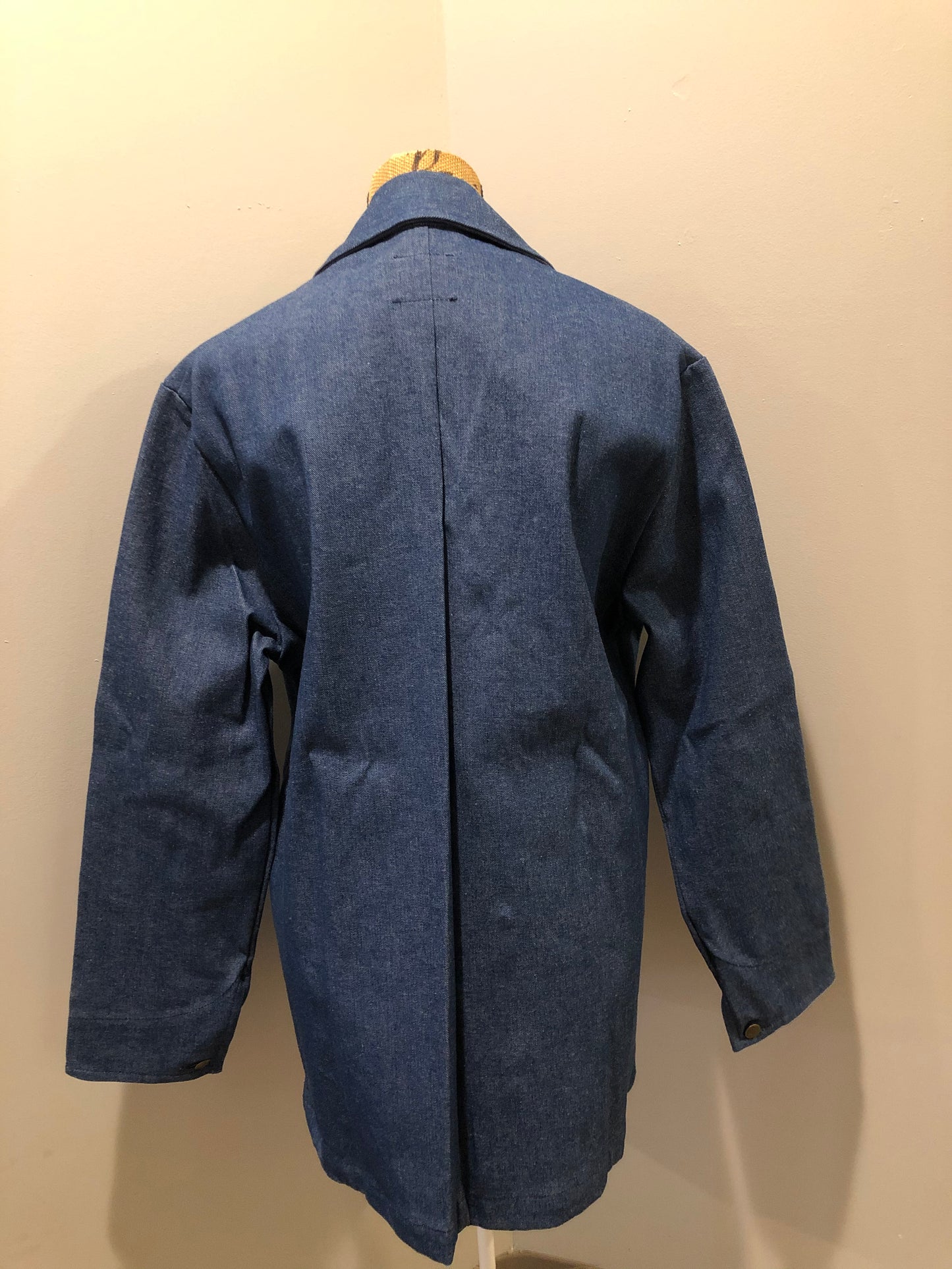 Kingspier Vintage - Hamill denim jacket in a medium wash with button closures, three patch pockets on the front and one inside breast pocket. Made in Canada. Size small.