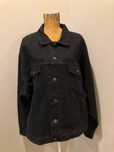 Load image into Gallery viewer, Kingspier Vintage - International Denim black denim jacket with button closures, two vertical pockets, two flap pockets and two inside pockets. Made in Canada. Size XXXL. 
