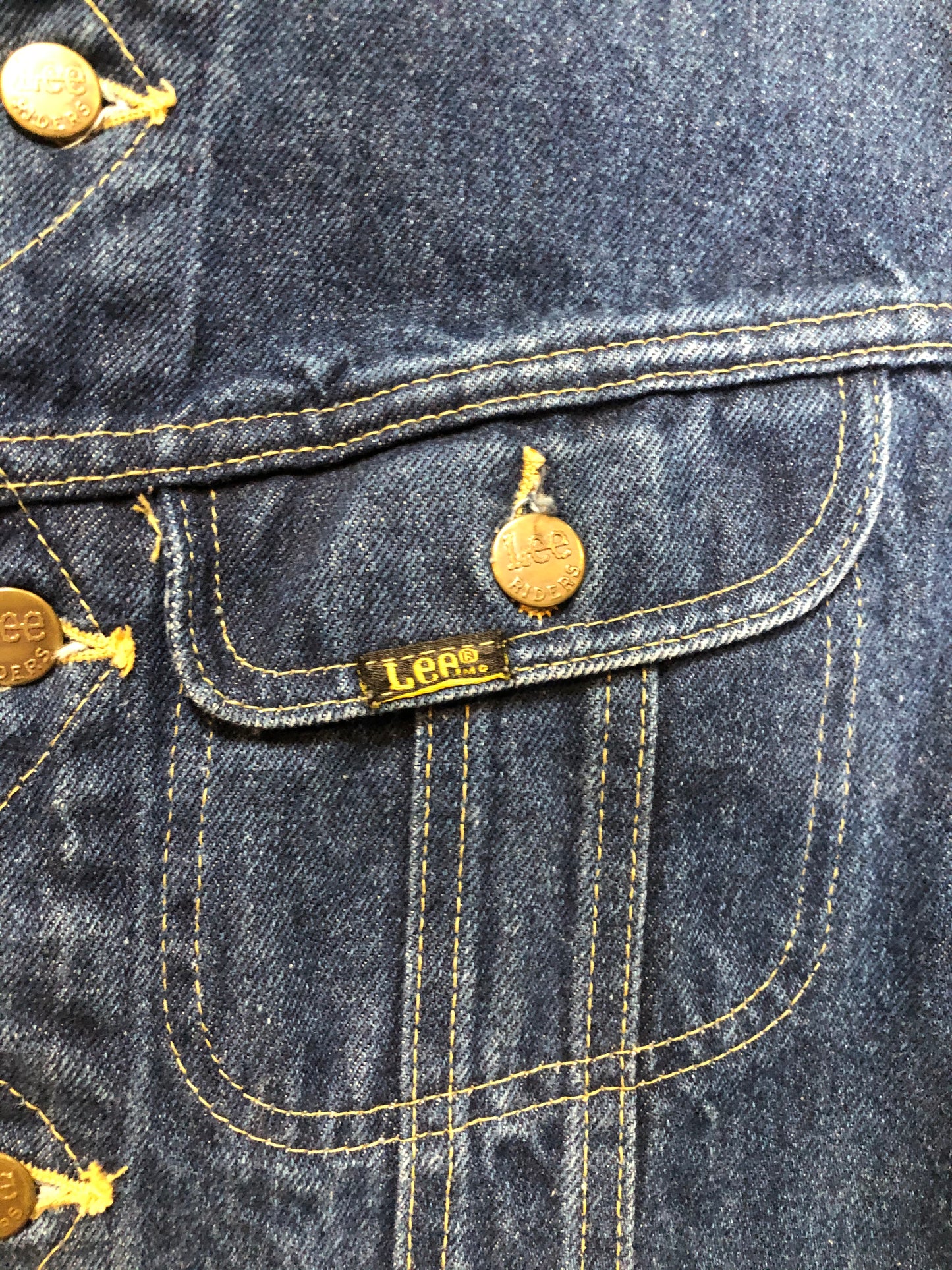 Kingspier Vintage - Lee denim jacket in a medium wash with unique stitching going down the Center front, button closures and two flap pockets on the chest. Union made in the USA. Size 8.
