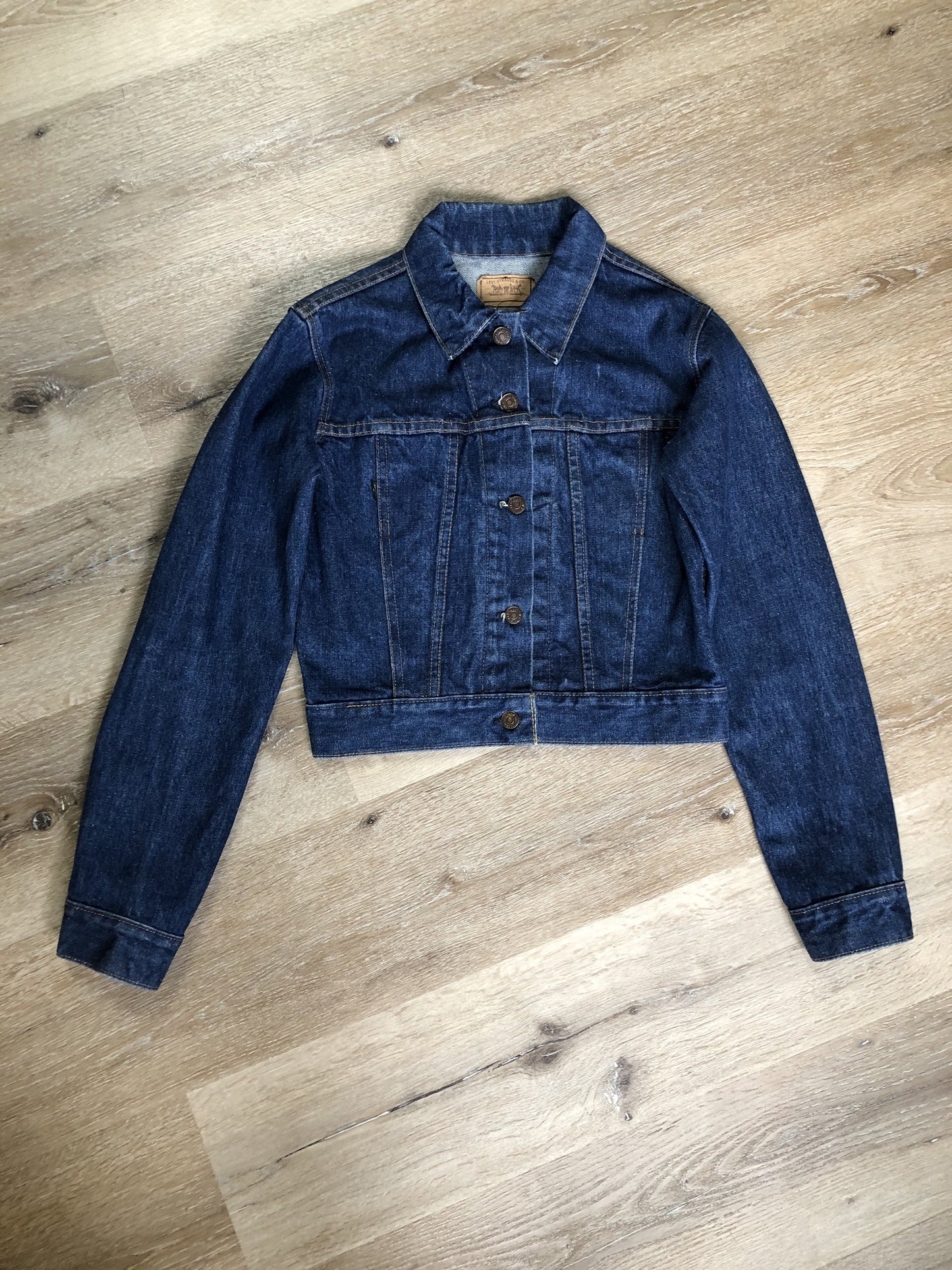 Kingspier Vintage - Levi’s denim jacket in a medium wash with button closures, hand warmer pockets, size medium.