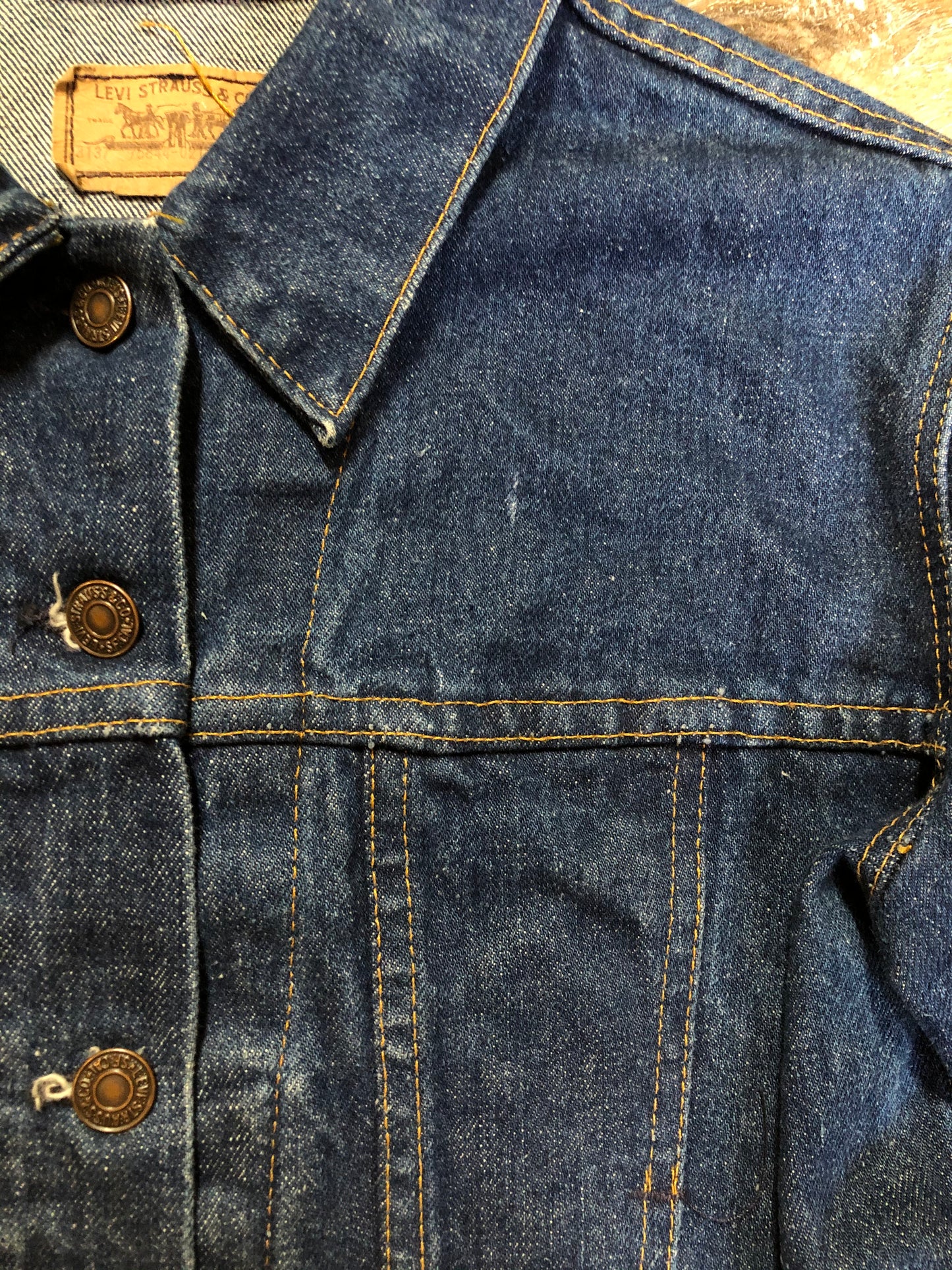 Kingspier Vintage - Levi’s denim jacket in a medium wash with button closures, hand warmer pockets, size medium.