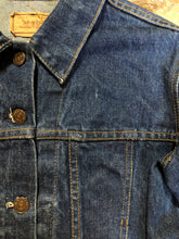 Load image into Gallery viewer, Kingspier Vintage - Levi’s denim jacket in a medium wash with button closures, hand warmer pockets, size medium.
