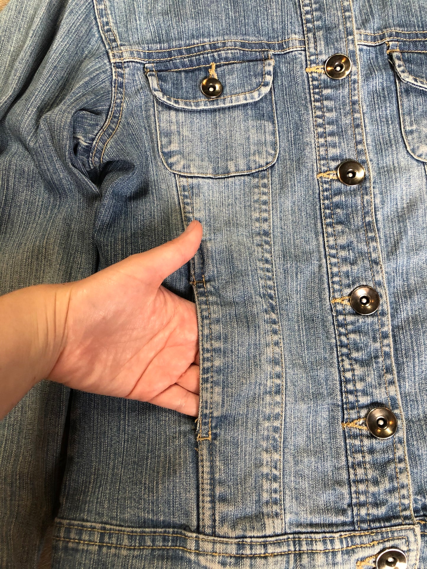 Kingspier Vintage - Liquid Jeans denim jacket in a light wash with buttons, hand warmer pockets and flap pockets on the chest. Size small.