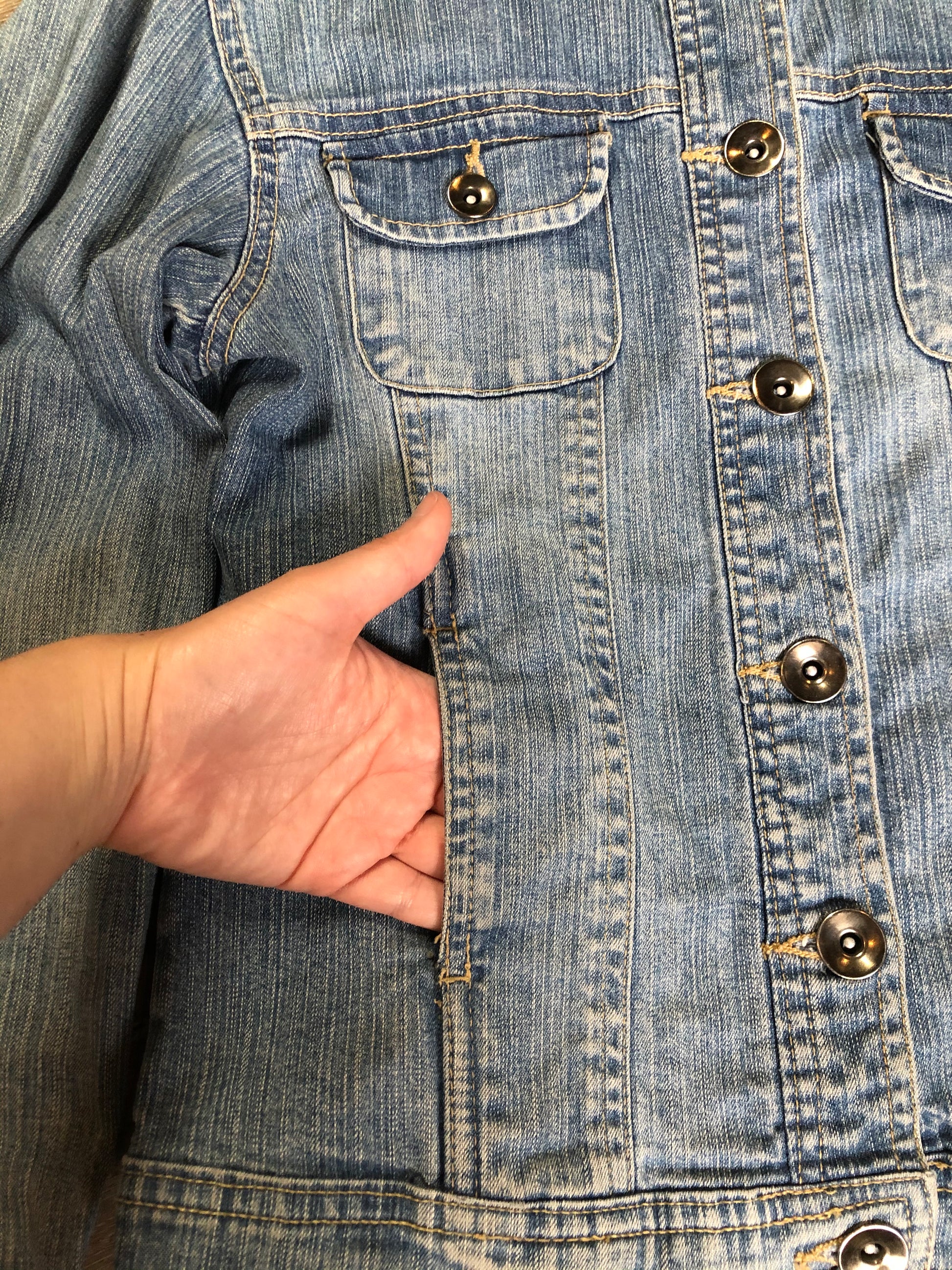 Kingspier Vintage - Liquid Jeans denim jacket in a light wash with buttons, hand warmer pockets and flap pockets on the chest. Size small.
