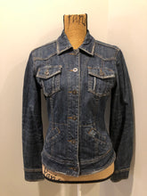 Load image into Gallery viewer, Kingspier Vintage - D Denim jacket in faded medium wash denim with whiskering on the sleeves, button closures and flap pockets on the chest. Size medium.
