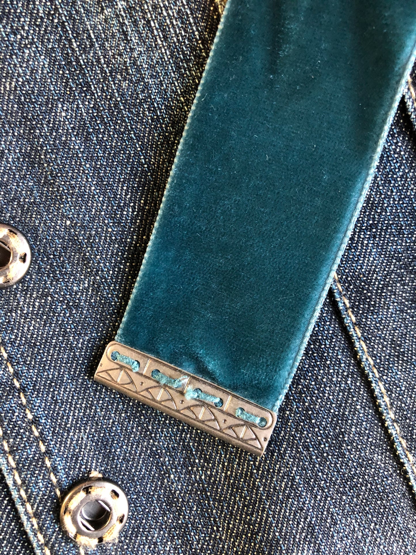 Kingspier Vintage - Elie Tahari denim jacket in a faded dark wash with beaded velvet collar, decorative snap closures, deep green velvet belt and a beautiful patterned silk lining. Size small.