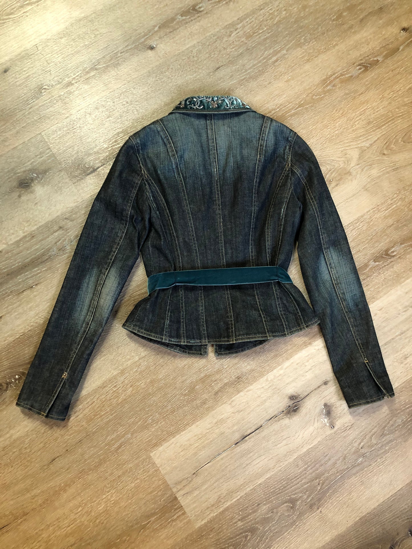 Kingspier Vintage - Elie Tahari denim jacket in a faded dark wash with beaded velvet collar, decorative snap closures, deep green velvet belt and a beautiful patterned silk lining. Size small.