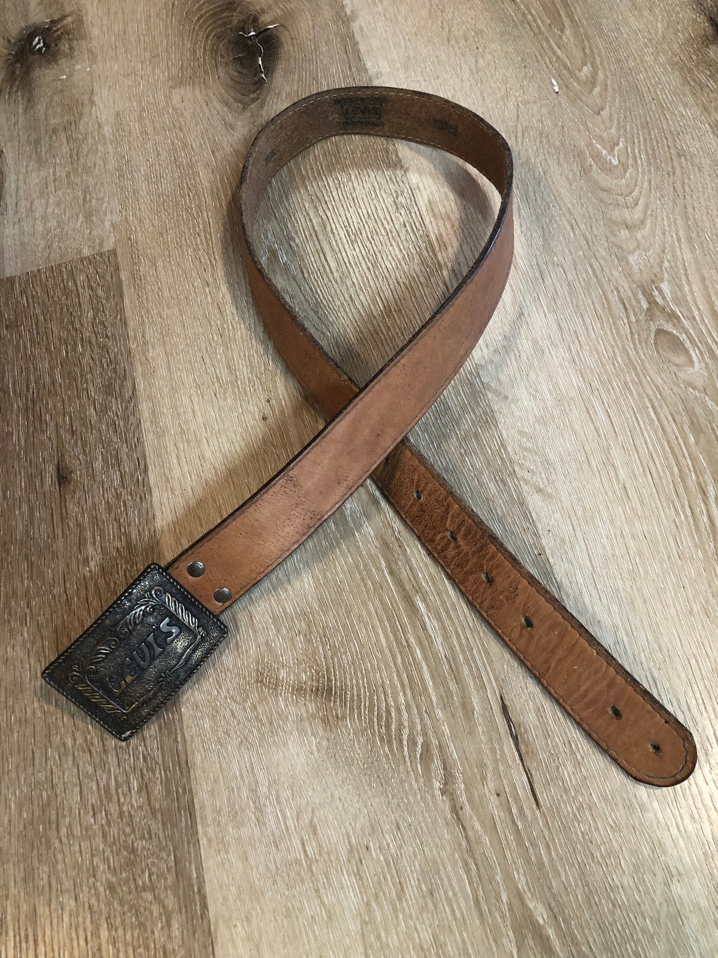 Kingspier Vintage -Vintage Levi’s brown leather belt with large “Century Canada” buckle, Made in Canada