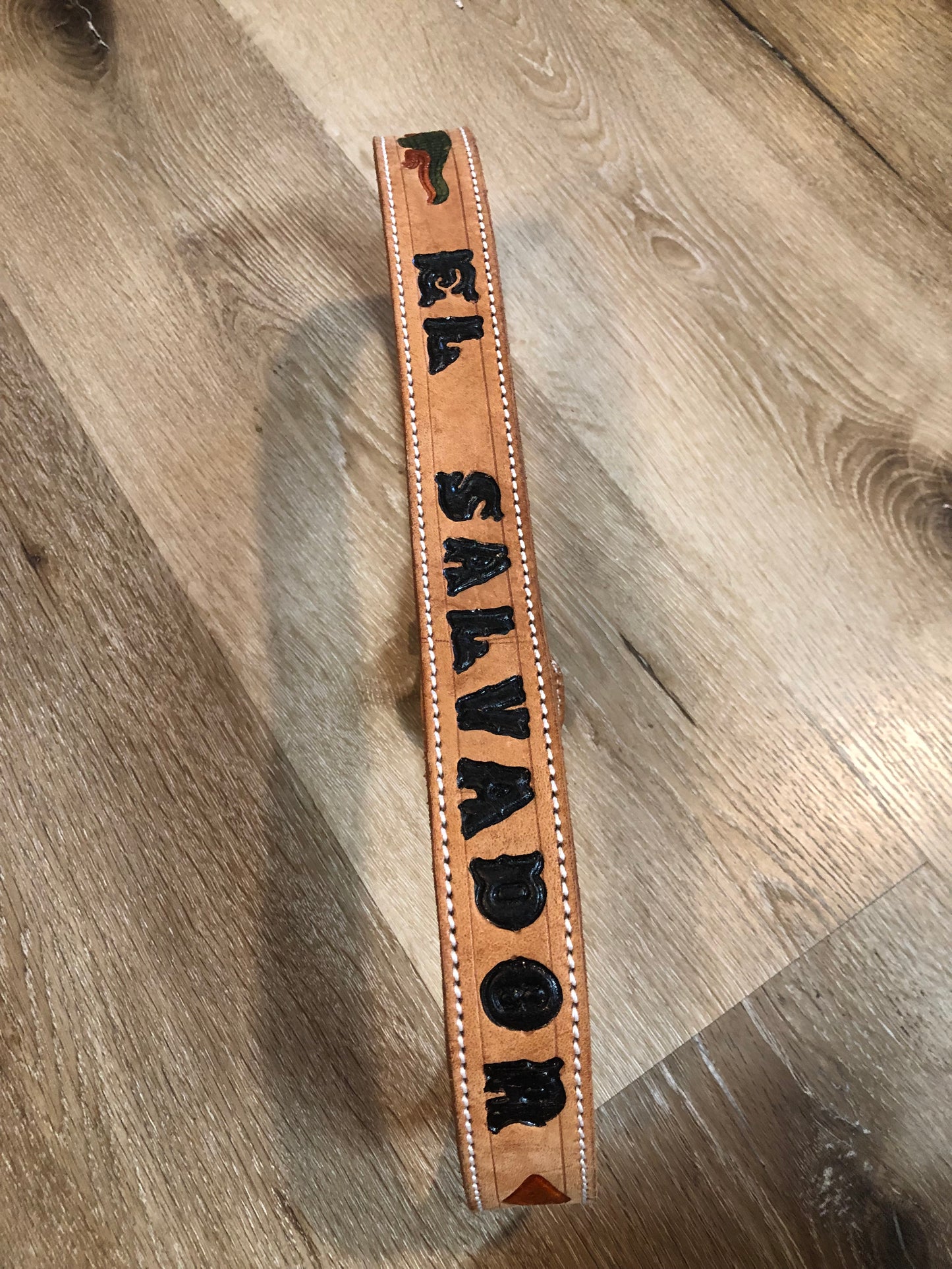 Kingspier Vintage -Vintage handtooled El Salvador brown full grain leather belt with crocodile motif and a leather wrapped buckle.
