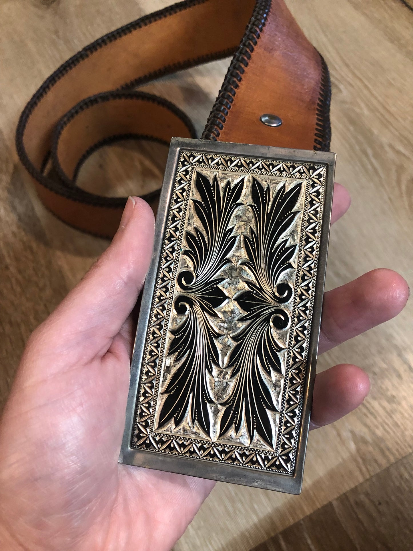 Kingspier Vintage - Vintage western style hand stitched brown full grain leather belt with large silver buckle.