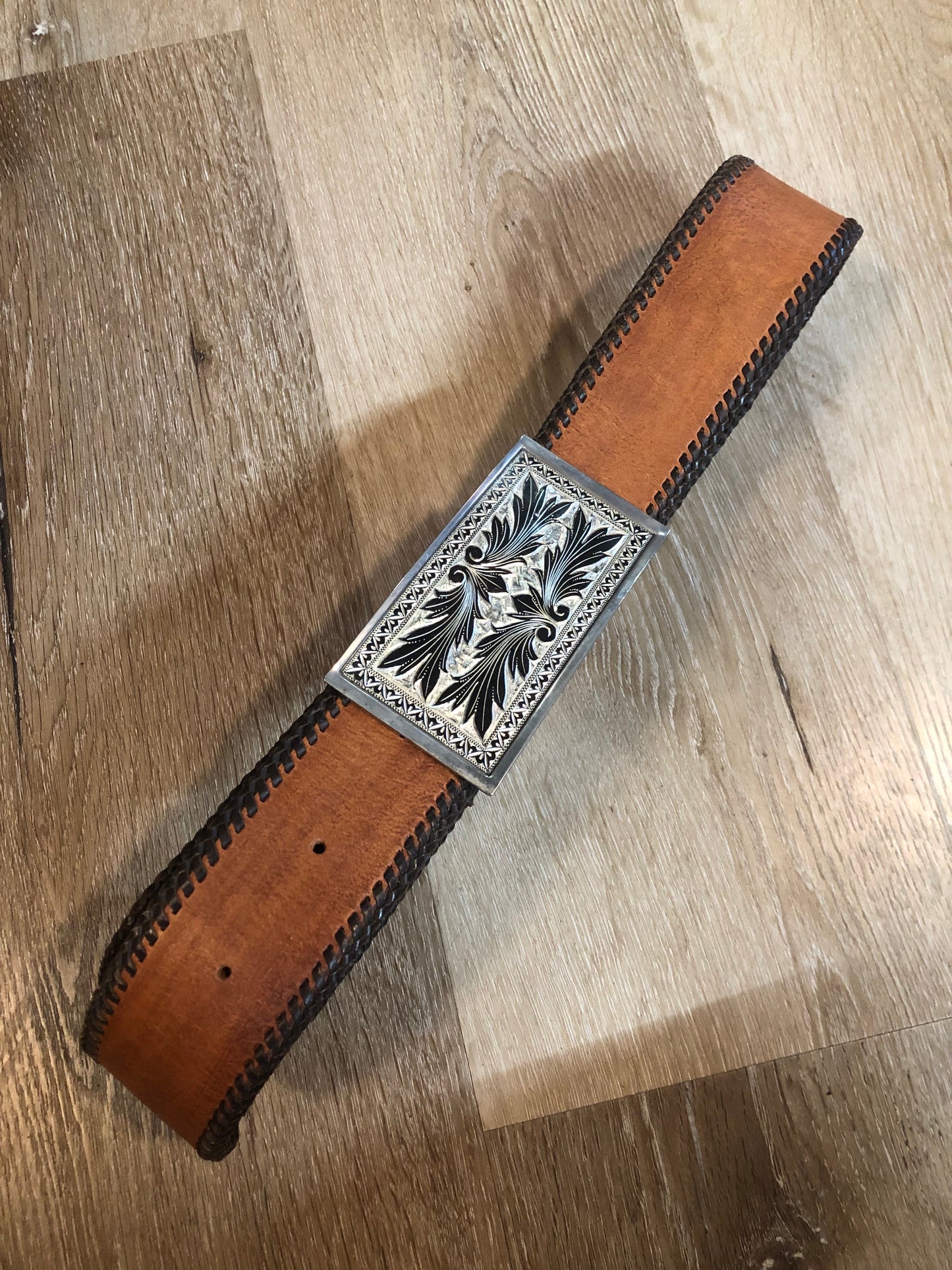 Kingspier Vintage - Vintage western style hand stitched brown full grain leather belt with large silver buckle.