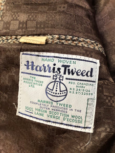Kingspier Vintage - Harris Tweed beige with rust and grey flecks 100% wool tweed jacket. This jacket is a two button, notch lapel with two flap pockets, a breast pocket and two inside pockets. Made in Canada. Size 42R.