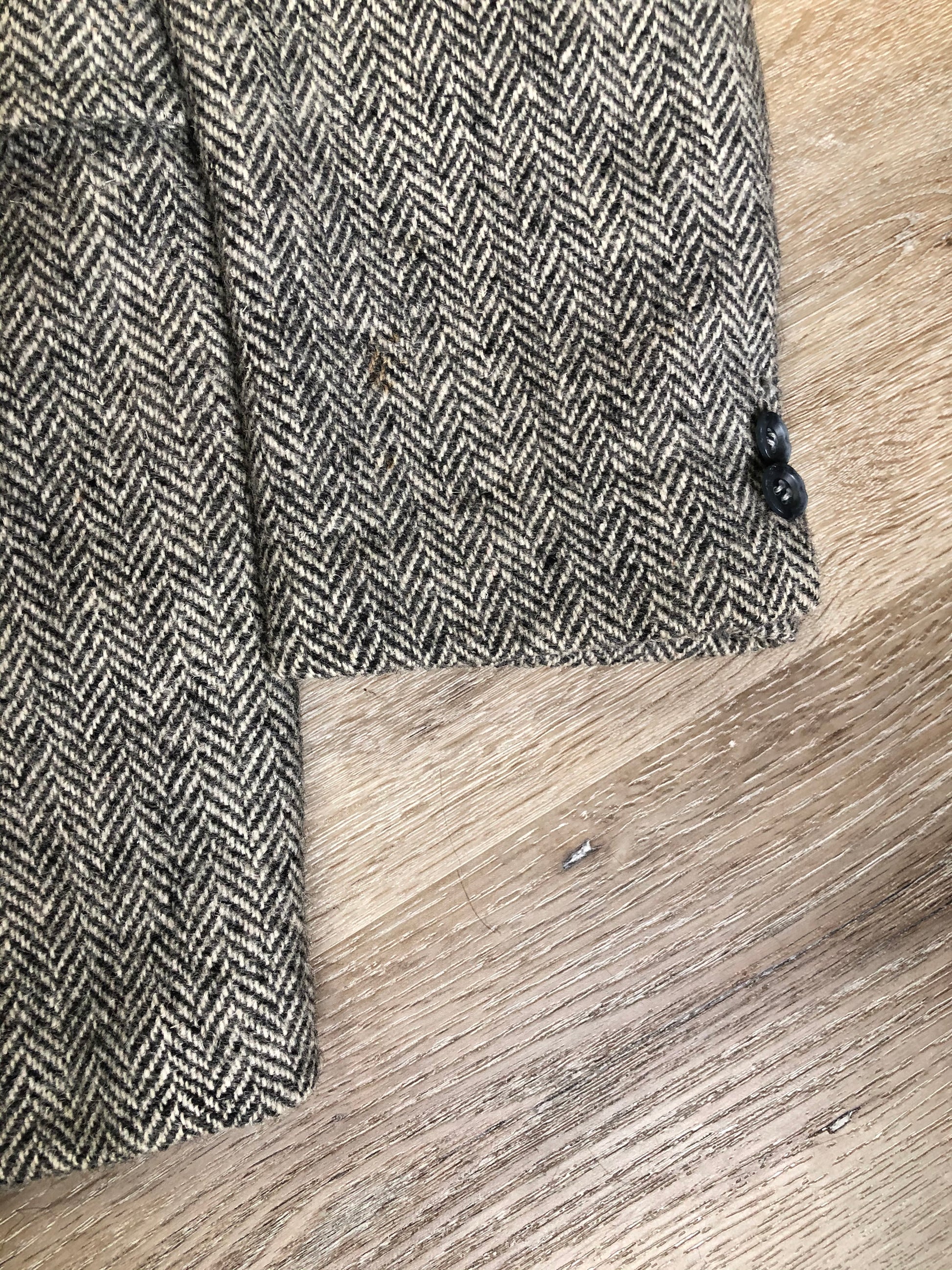 Kingspier Vintage - Morris Goldberg’s grey herringbone 100% wool tweed jacket. This jacket is a two button, notch lapel with two flap pockets, a breast pocket and three inside pockets. Made in Halifax, Nova Scotia.