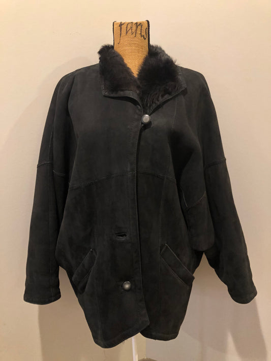 Kingspier Vintage - Black shearling coat with shearling lining, button closures and slash pockets.