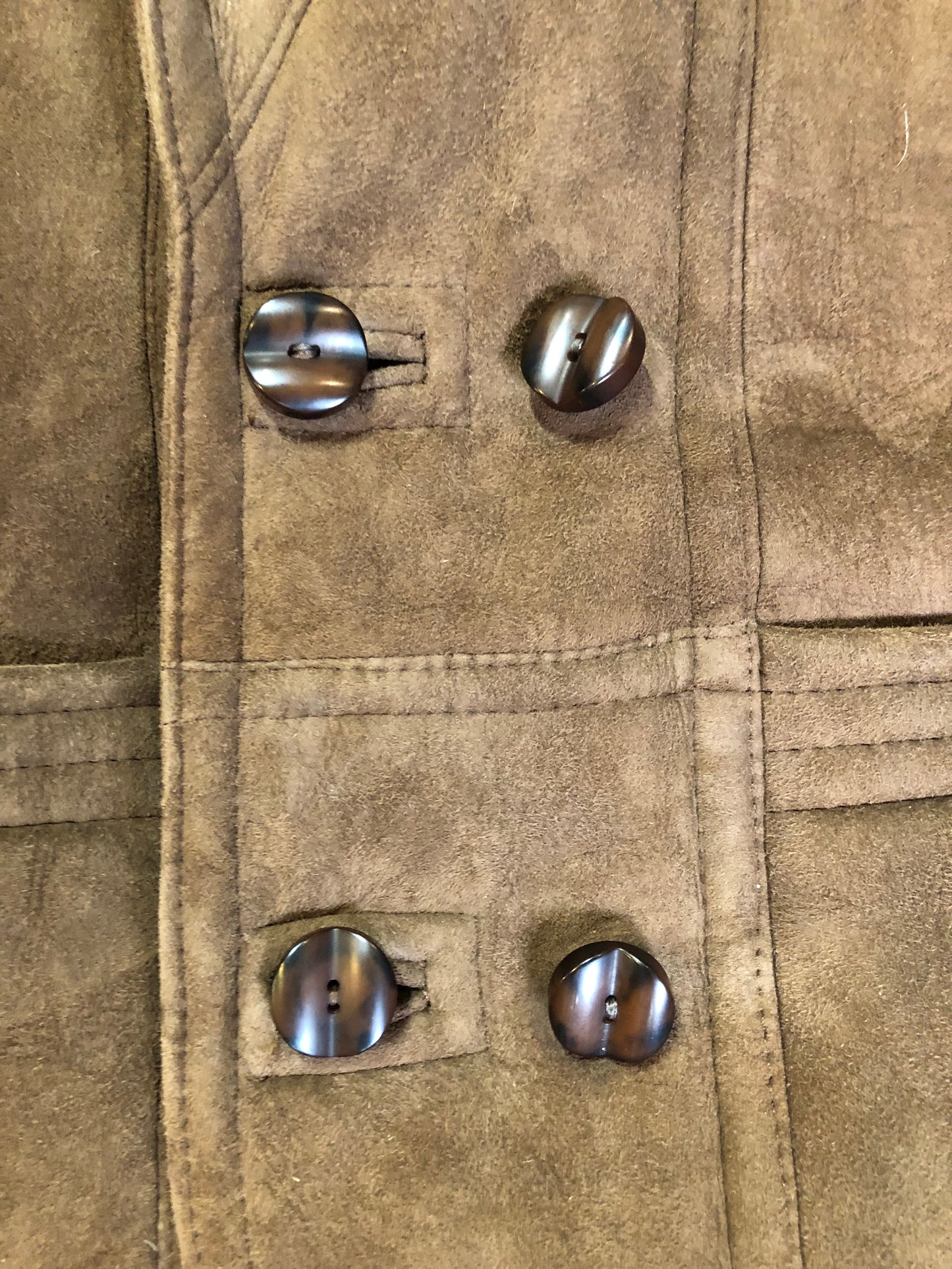 Kingspier Vintage - Hide Society medium brown shearling coat This coat features shearling lining, button closures, pockets and one inside zip pocket. Made in Canada. Size 10.