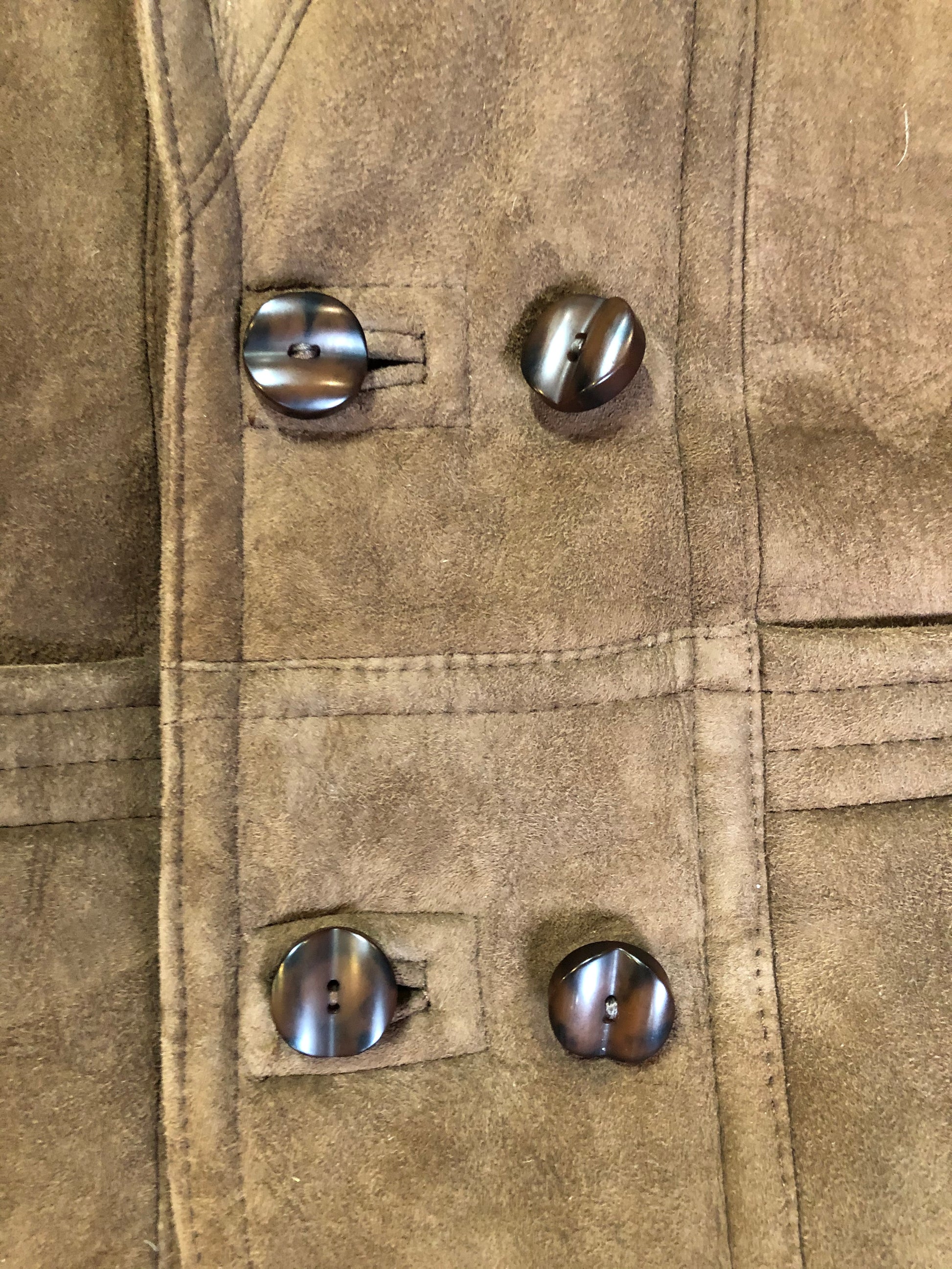 Kingspier Vintage - Hide Society medium brown shearling coat This coat features shearling lining, button closures, pockets and one inside zip pocket. Made in Canada. Size 10.