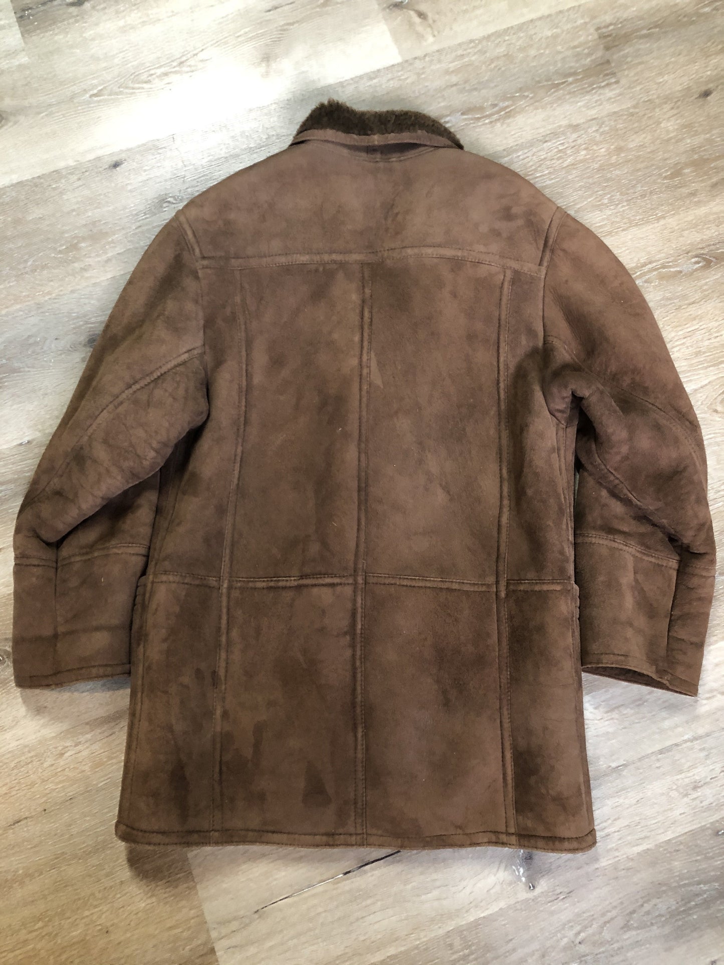 Kingspier Vintage - Hide Society medium brown shearling coat This coat features shearling lining, button closures, pockets and one inside zip pocket. Made in Canada. Size 10.
