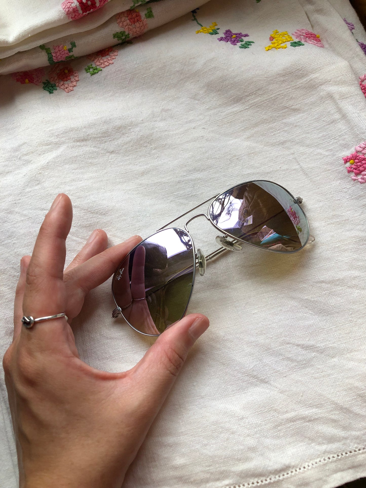 Kingspier Vintage - Ray-Ban Classic Aviator sunglasses with pilot shape, polished silver metal frame, class 3 / G-15 lens. Made in Italy.