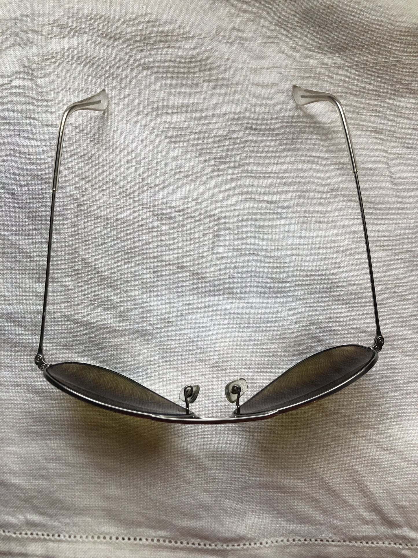 Kingspier Vintage - Ray-Ban Classic Aviator sunglasses with pilot shape, polished silver metal frame, class 3 / G-15 lens. Made in Italy.