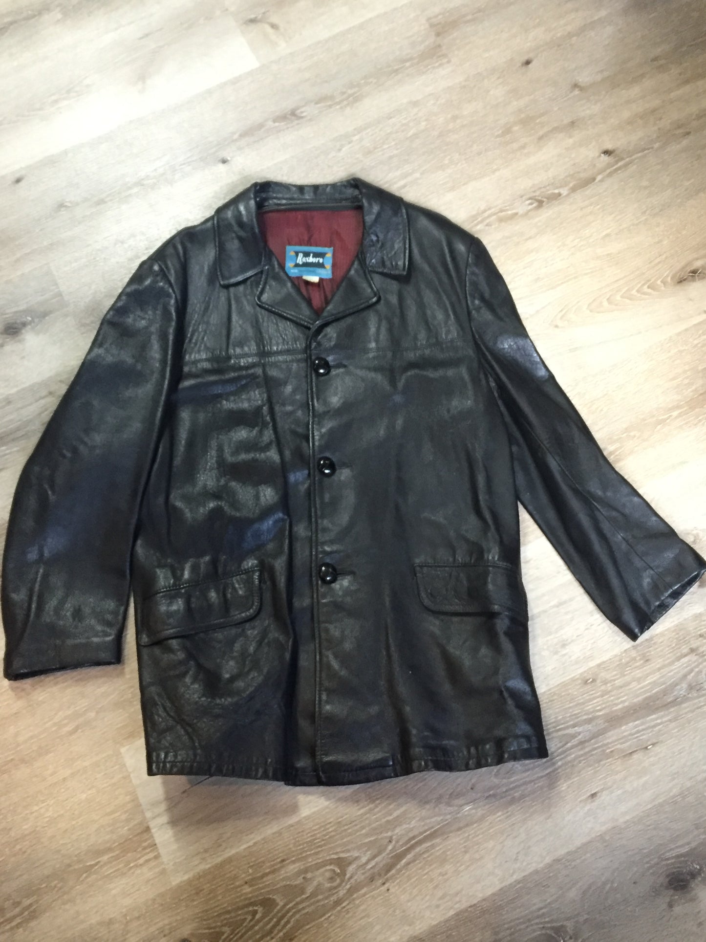 Kingspier Vintage - Roxboro Casuals black leather jacket with button closures, zipper, two flap pockets and a red lining.