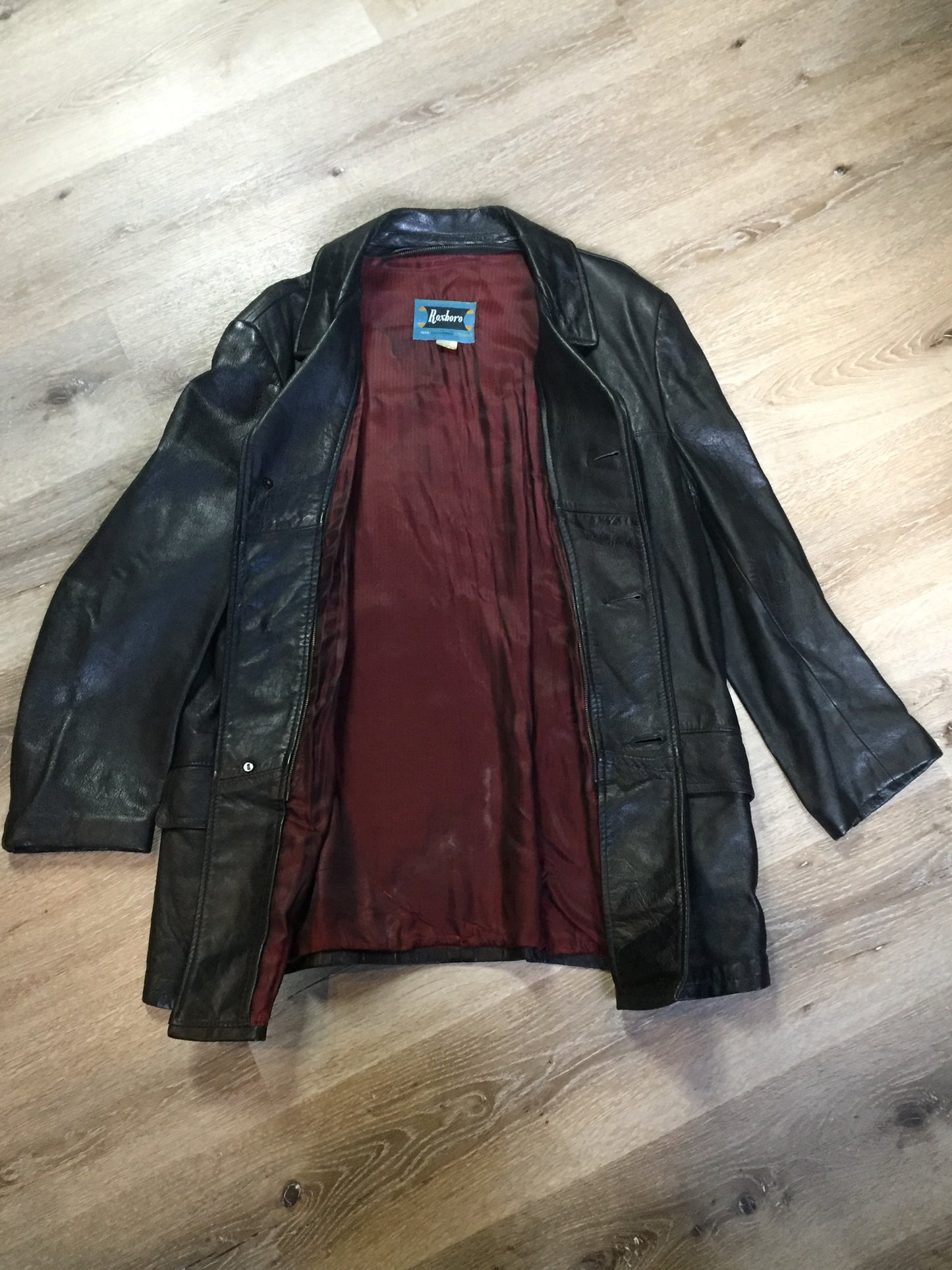 Kingspier Vintage - Roxboro Casuals black leather jacket with button closures, zipper, two flap pockets and a red lining.