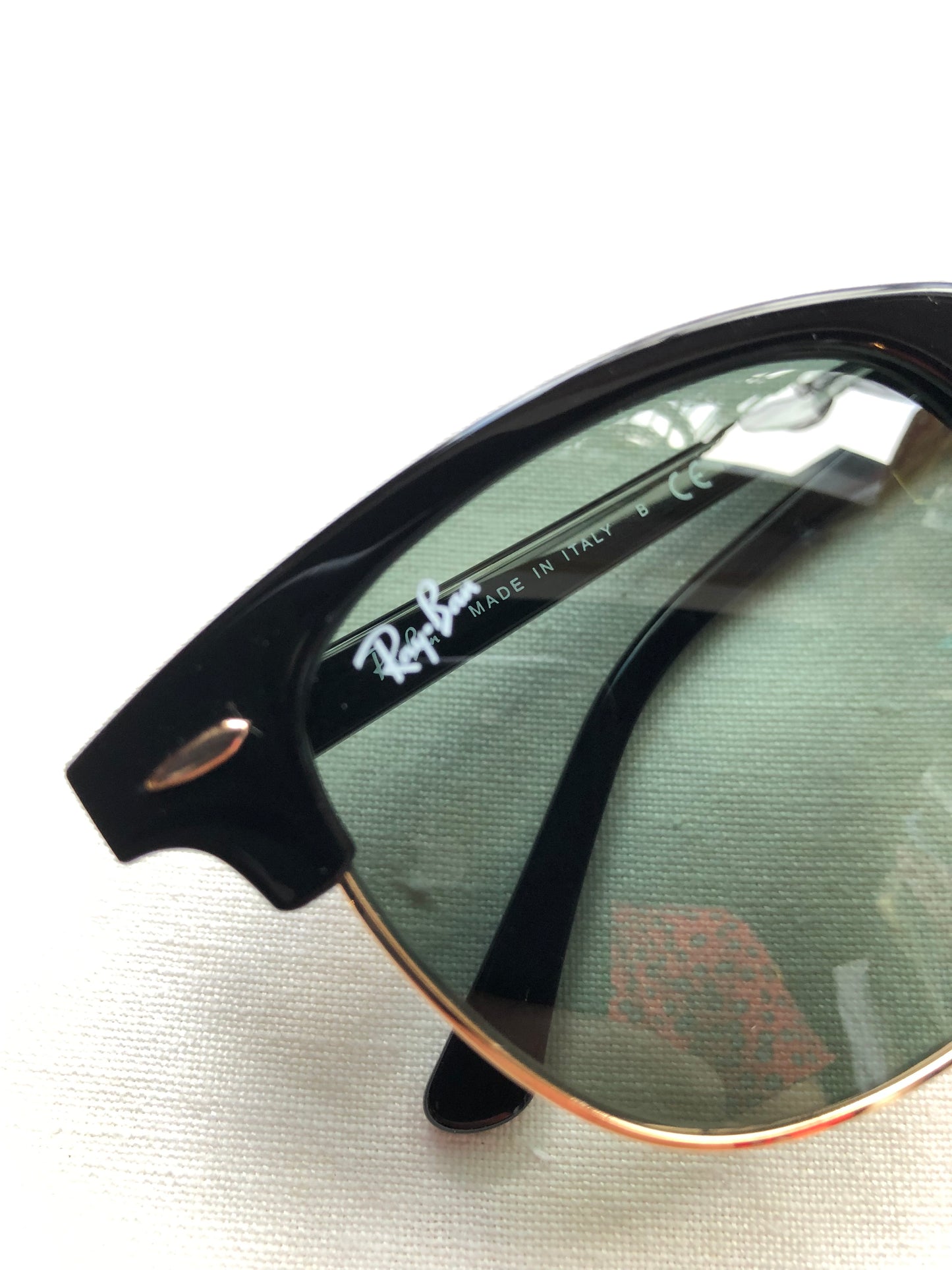 Kingspier Vintage - Ray-Ban Classic Clubmaster sunglasses with gloss black frame, gold metal lens trim and hardware, square shape, green G-15 lens, class 3 lens. Made in Italy.