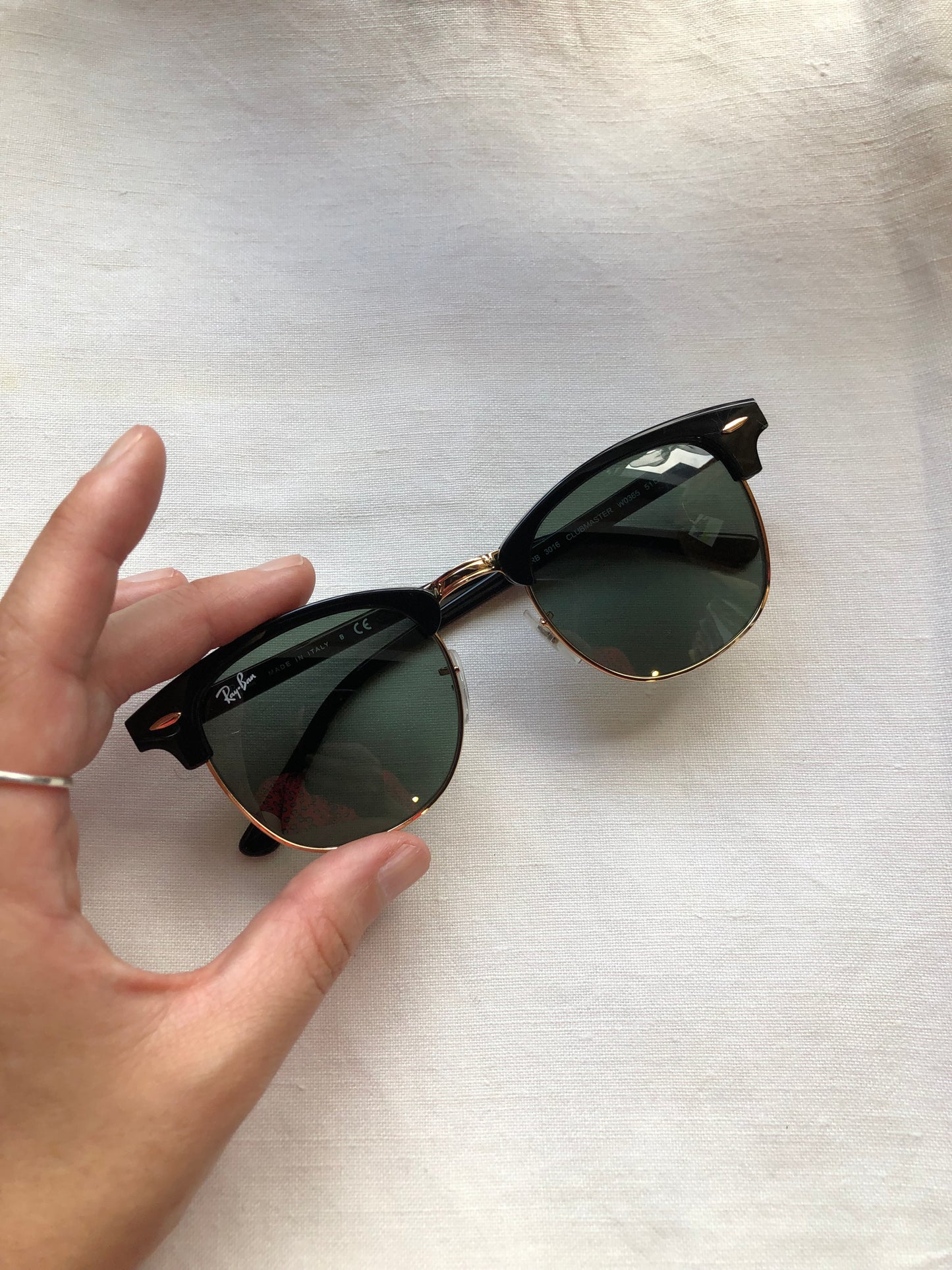 Kingspier Vintage - Ray-Ban Classic Clubmaster sunglasses with gloss black frame, gold metal lens trim and hardware, square shape, green G-15 lens, class 3 lens. Made in Italy.