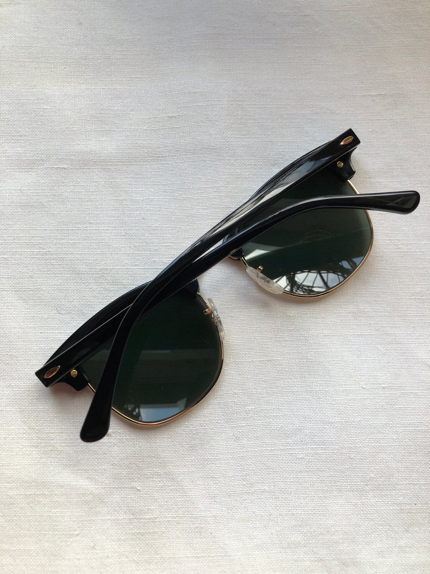 Kingspier Vintage - Ray-Ban Classic Clubmaster sunglasses with gloss black frame, gold metal lens trim and hardware, square shape, green G-15 lens, class 3 lens. Made in Italy.
