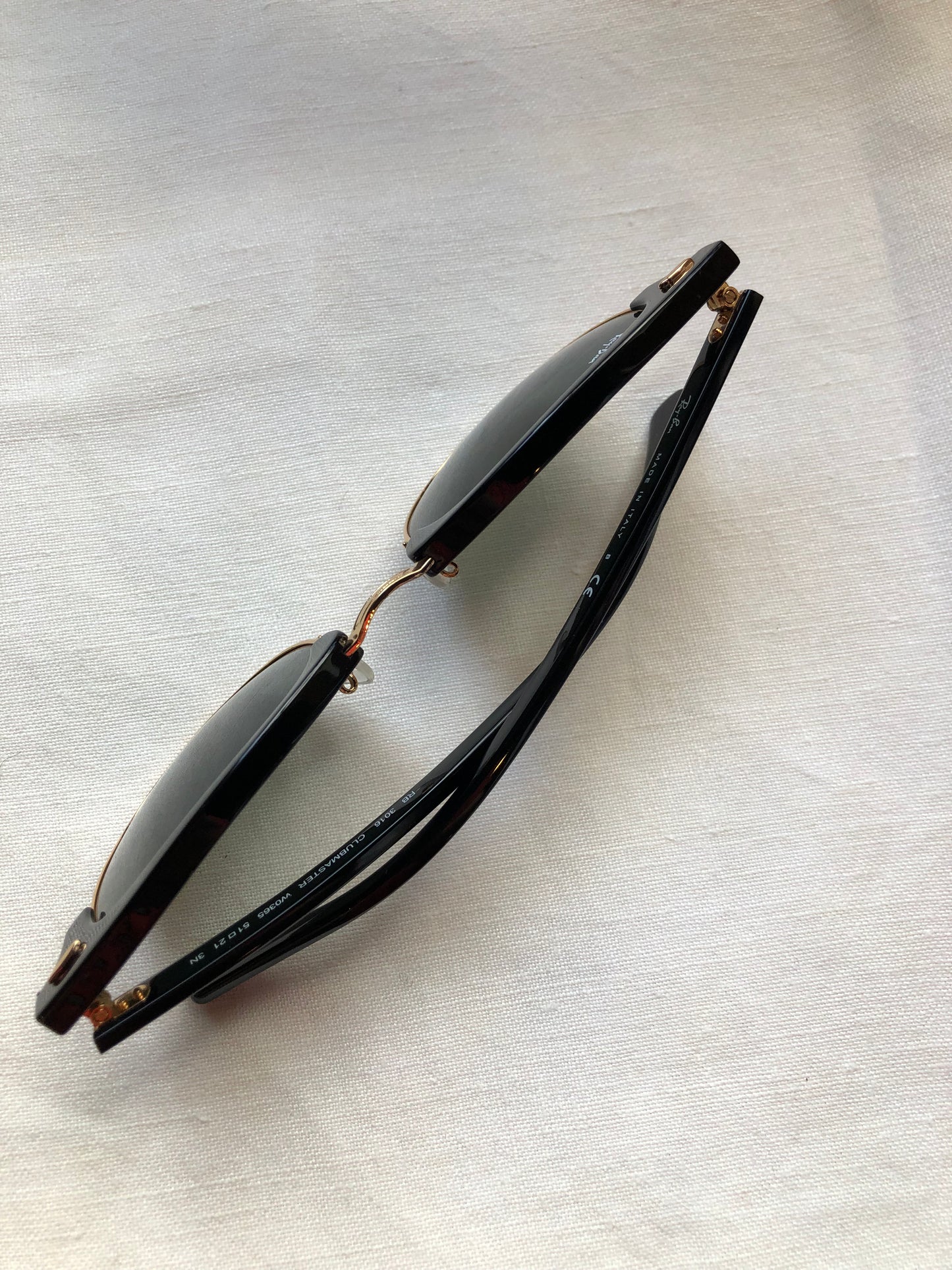 Kingspier Vintage - Ray-Ban Classic Clubmaster sunglasses with gloss black frame, gold metal lens trim and hardware, square shape, green G-15 lens, class 3 lens. Made in Italy.