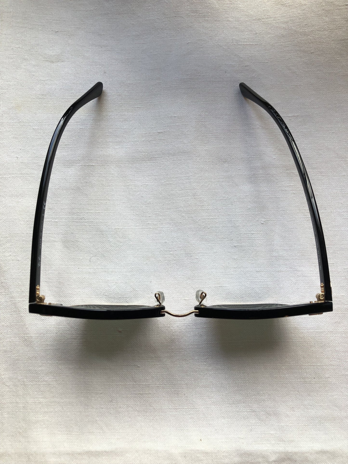 Kingspier Vintage - Ray-Ban Classic Clubmaster sunglasses with gloss black frame, gold metal lens trim and hardware, square shape, green G-15 lens, class 3 lens. Made in Italy.