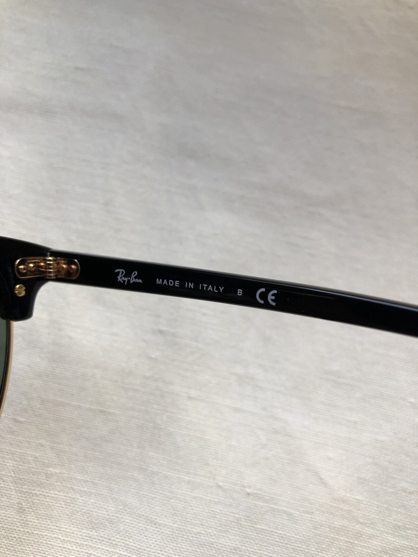 Kingspier Vintage - Ray-Ban Classic Clubmaster sunglasses with gloss black frame, gold metal lens trim and hardware, square shape, green G-15 lens, class 3 lens. Made in Italy.