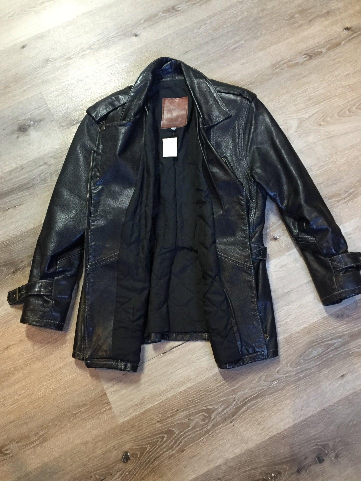 Kingspier Vintage - Lawrence Roy black lambskin leather jacket with zipper and three zip slash pockets. Made in Canada. Size large.