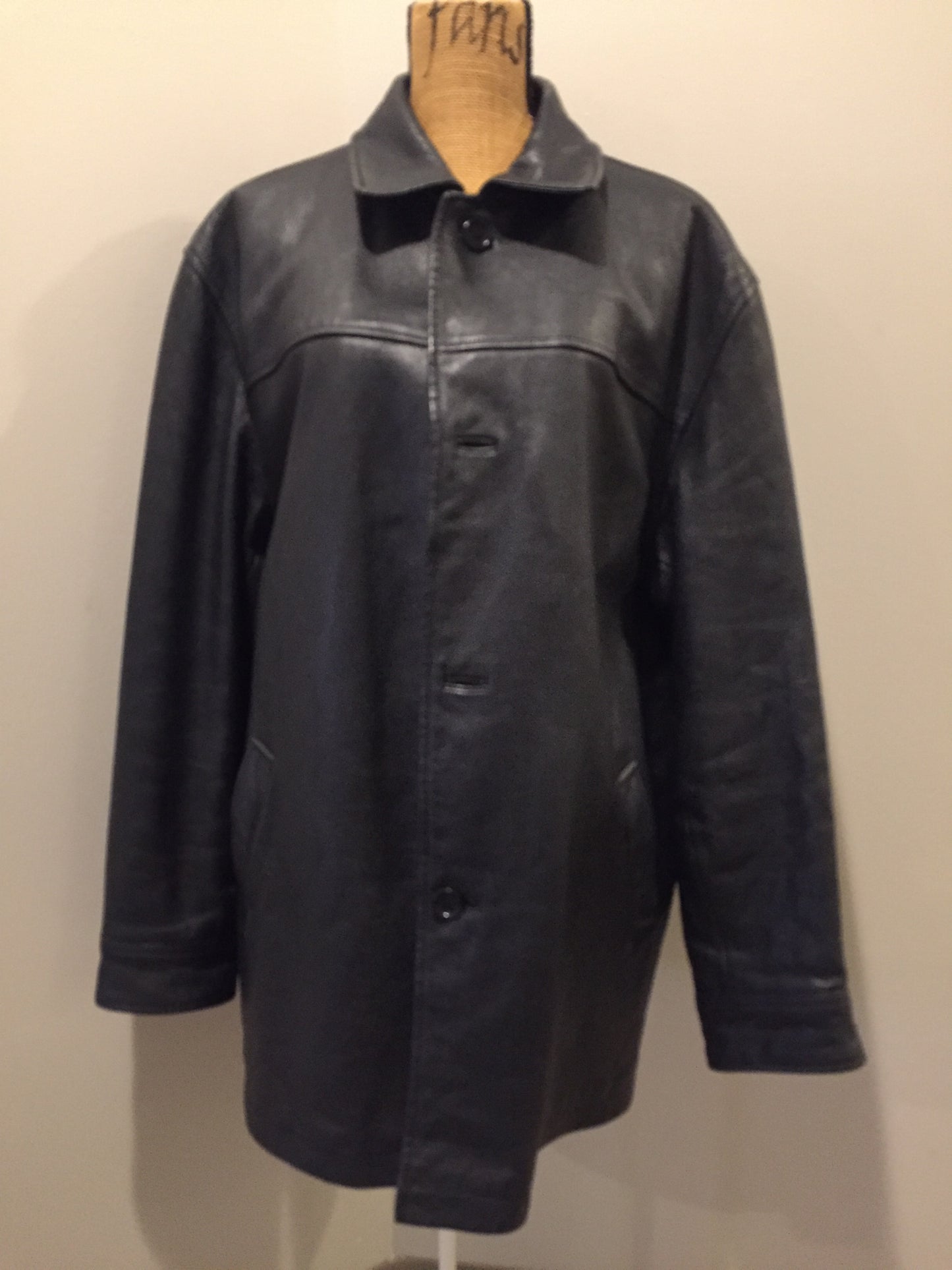 Kingspier Vintage - Gap black leather jacket with button closures, slash pockets, inside pocket and quilted lining. Size large.