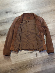 Kingspier Vintage - Danier brown suede jacket with snap closures, two flap pockets on the chest and cuffed sleeves. Size medium.