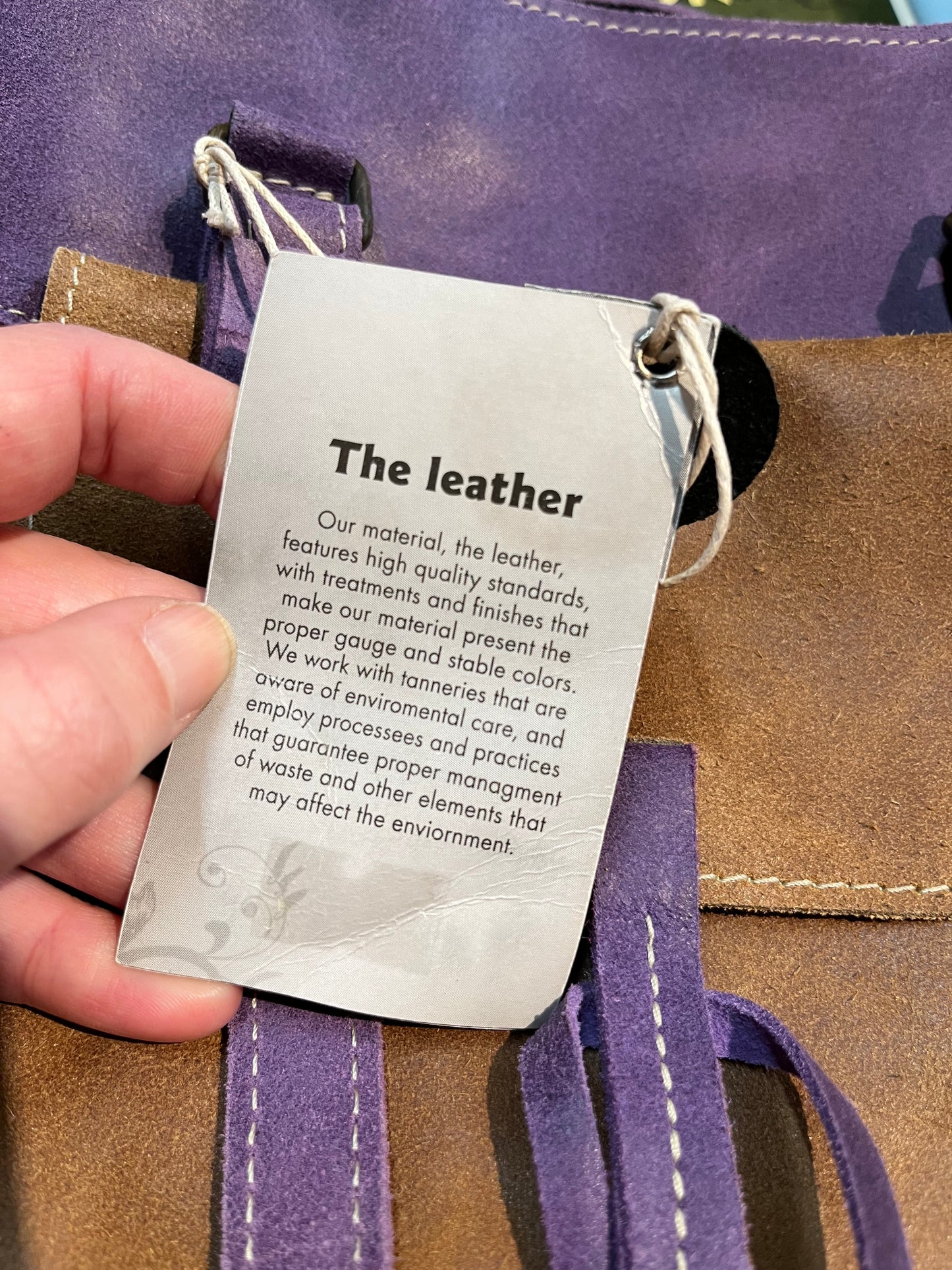 Yoreinare brown and purple leather handbag with zip closure, one pocket inside the main compartment and one small pocket on the front and back.
New with tags
Made in Columbia