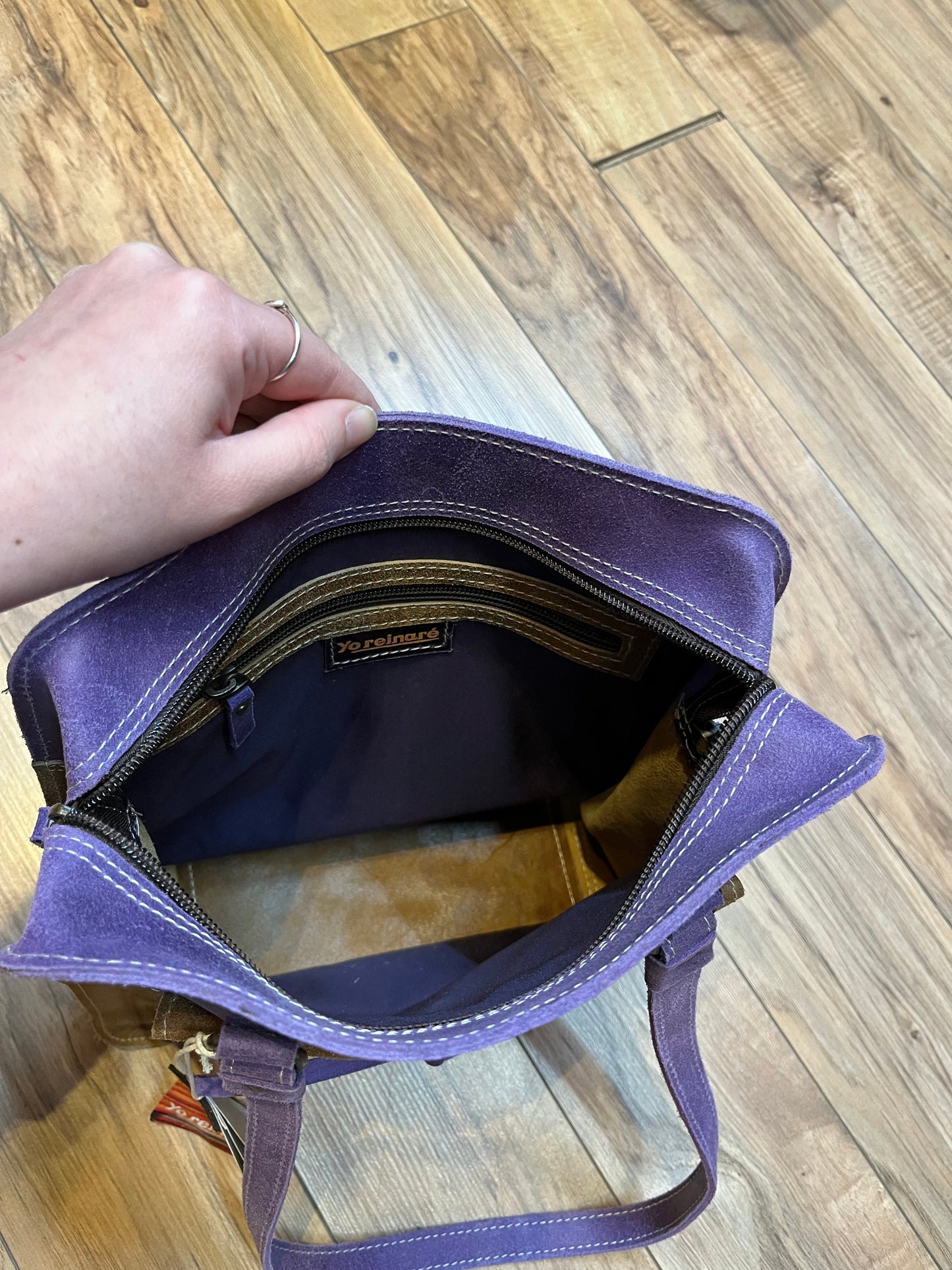 Yoreinare brown and purple leather handbag with zip closure, one pocket inside the main compartment and one small pocket on the front and back.
New with tags
Made in Columbia