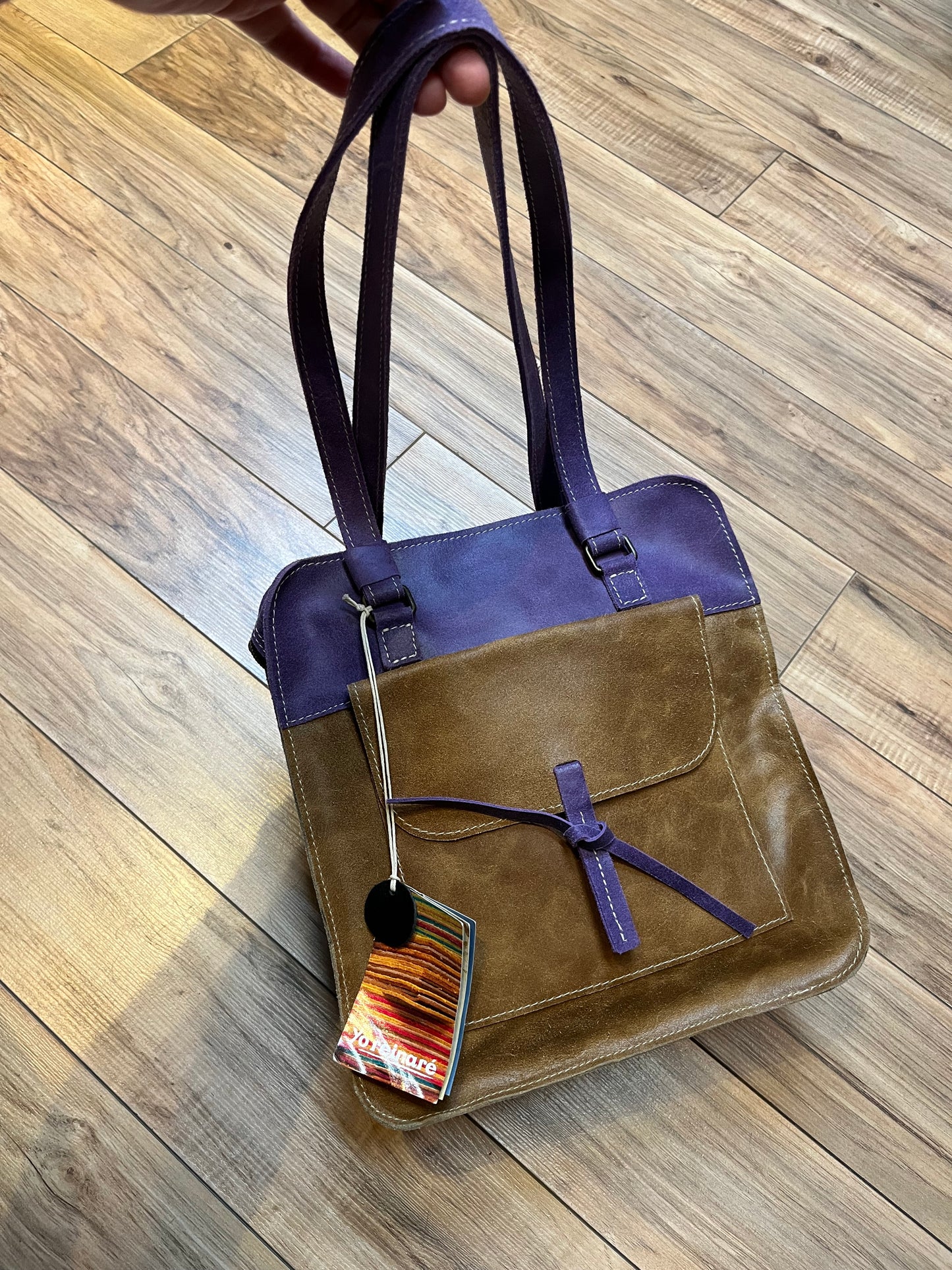 Yoreinare brown and purple leather handbag with zip closure, one pocket inside the main compartment and one small pocket on the front and back.
New with tags
Made in Columbia