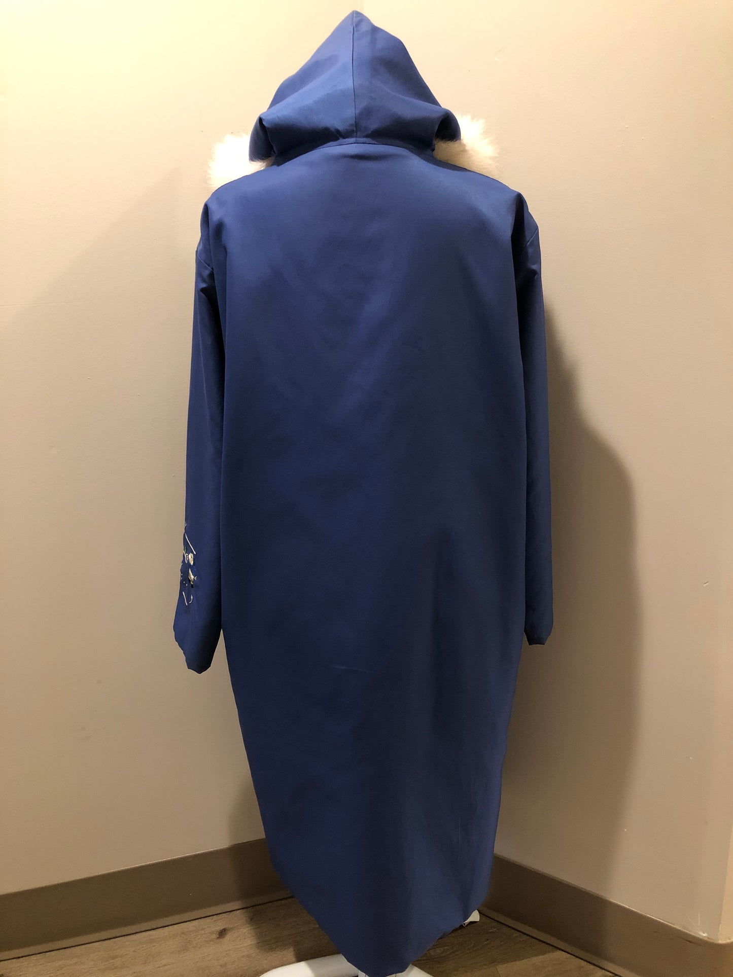 Kingspier Vintage - Blue northern parka made by Marilyn Bessey with wool blend lining, hood with white fur trim, fur Pom poms, zipper closure, patch pockets, arctic life design embroidered on the front pockets and the sleeves. Made in Canada.
