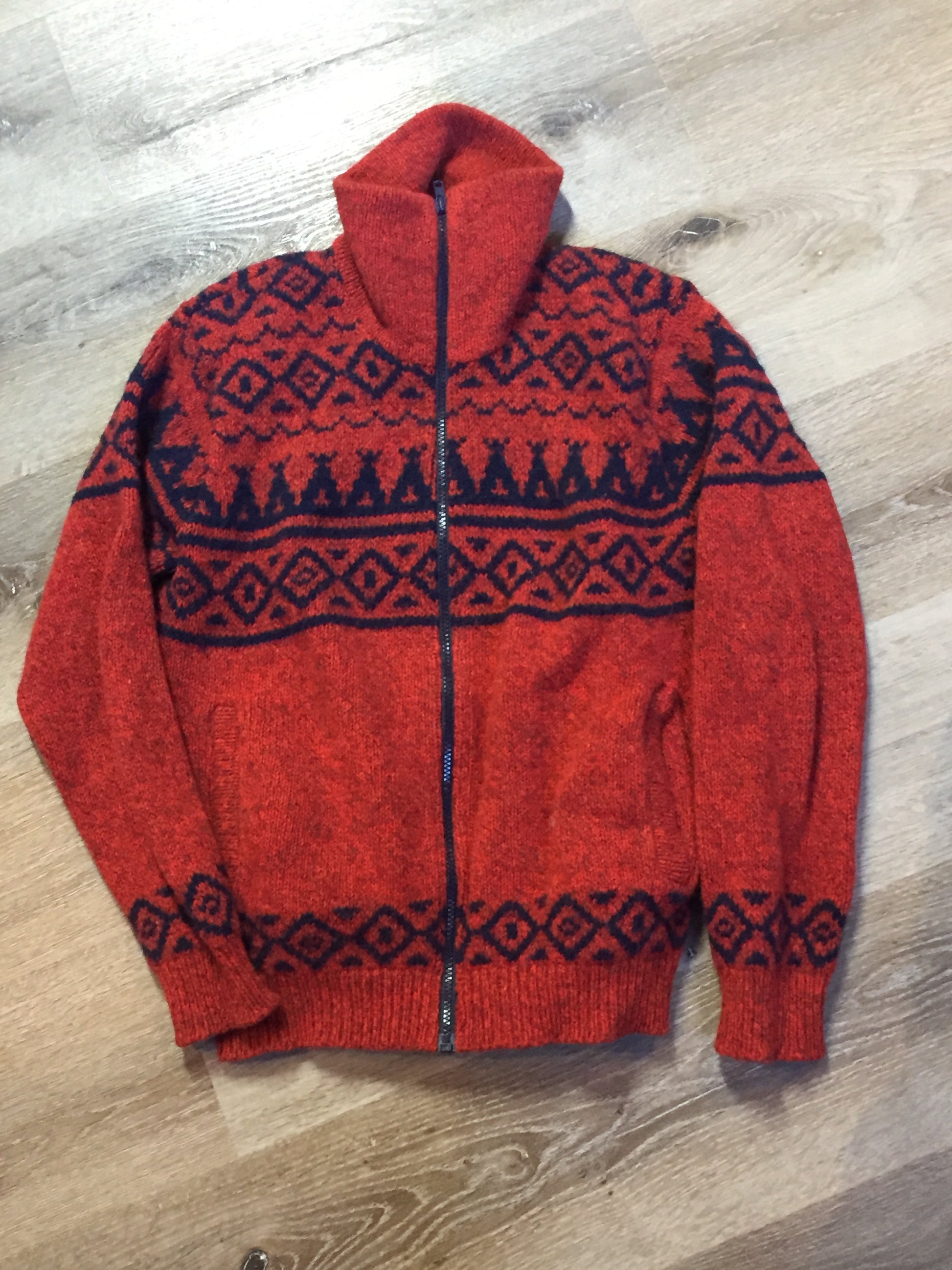 Kingspier Vintage - LL Bean cardigan in rust with navy blue design, zipper closure and vertical pockets. Made in the USA. Size medium (women).