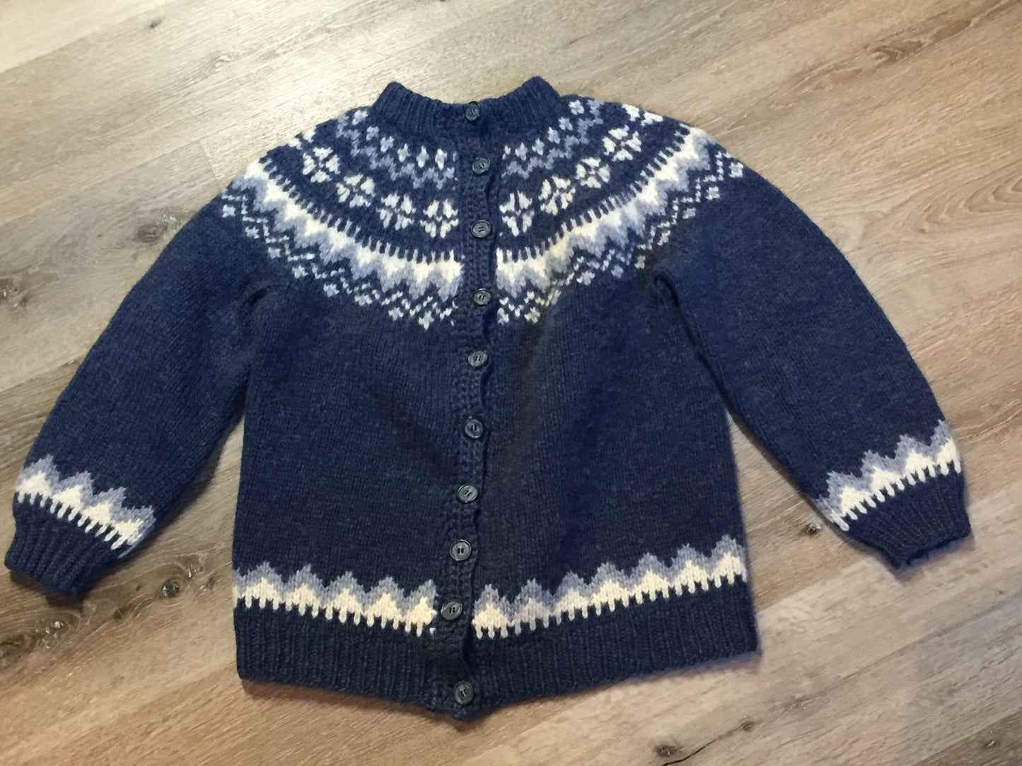 Kingspier Vintage - Preshrunk wool, hand knit Lopi cardigan in blue and white with button closures. Size XS,