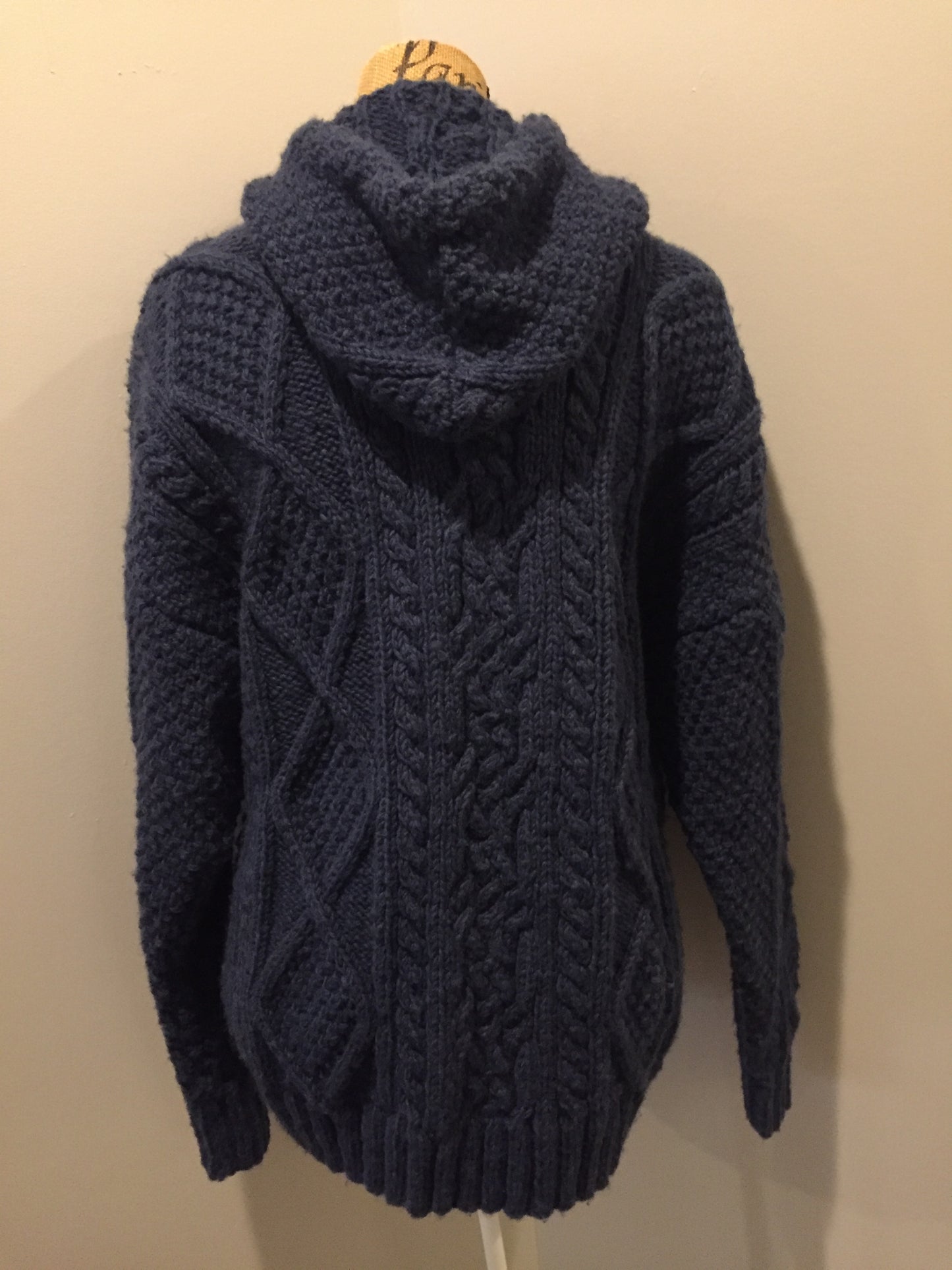 Kingspier Vintage - Vintage Romney wool honeycomb, diamond and cable knit cardigan in dark blue with hood, zipper and patch pockets. Size medium.