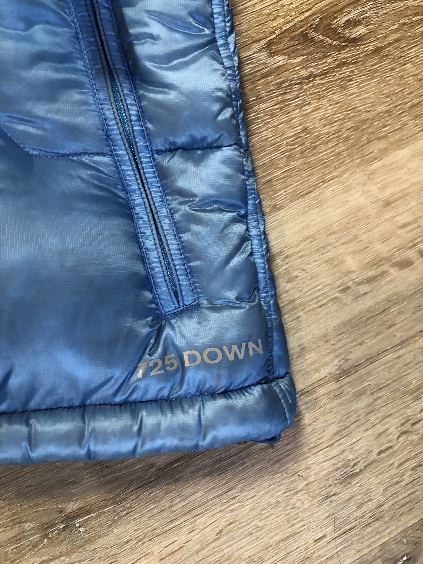 Kingspier Vintage - Eastern Mountain Sports periwinkle blue down filled puffer vest with zipper closure, zip pockets and zip inside pocket. Size medium.