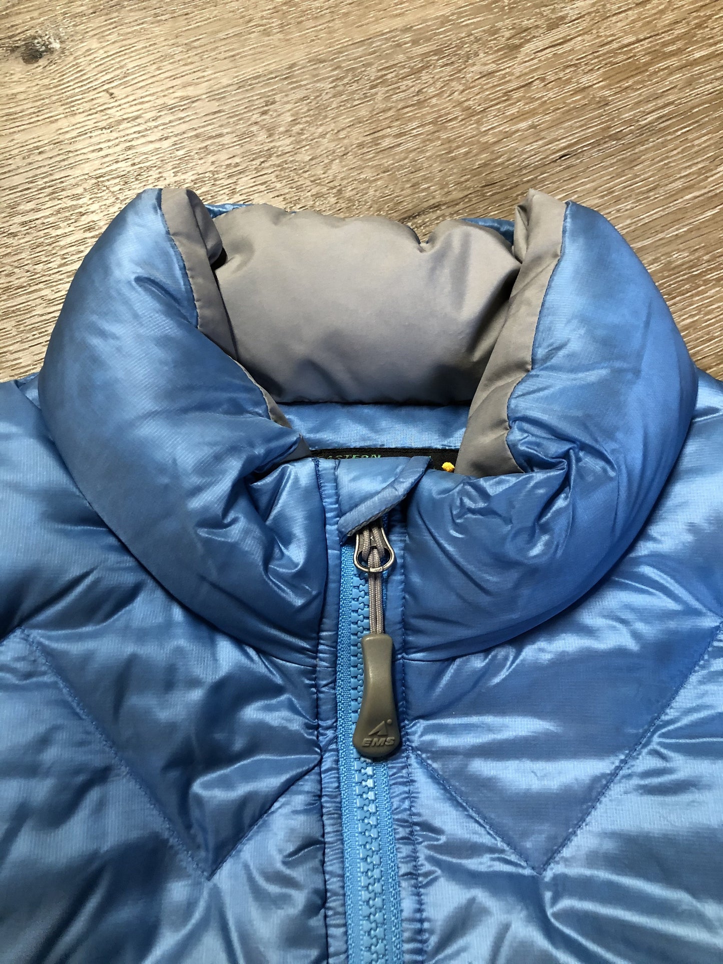 Kingspier Vintage - Eastern Mountain Sports periwinkle blue down filled puffer vest with zipper closure, zip pockets and zip inside pocket. Size medium.