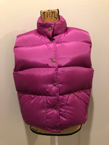 Kingspier Vintage - L.L.Bean dark pink down filled puffer vest with snap closures, slash pockets and is longer in the back. Size medium.