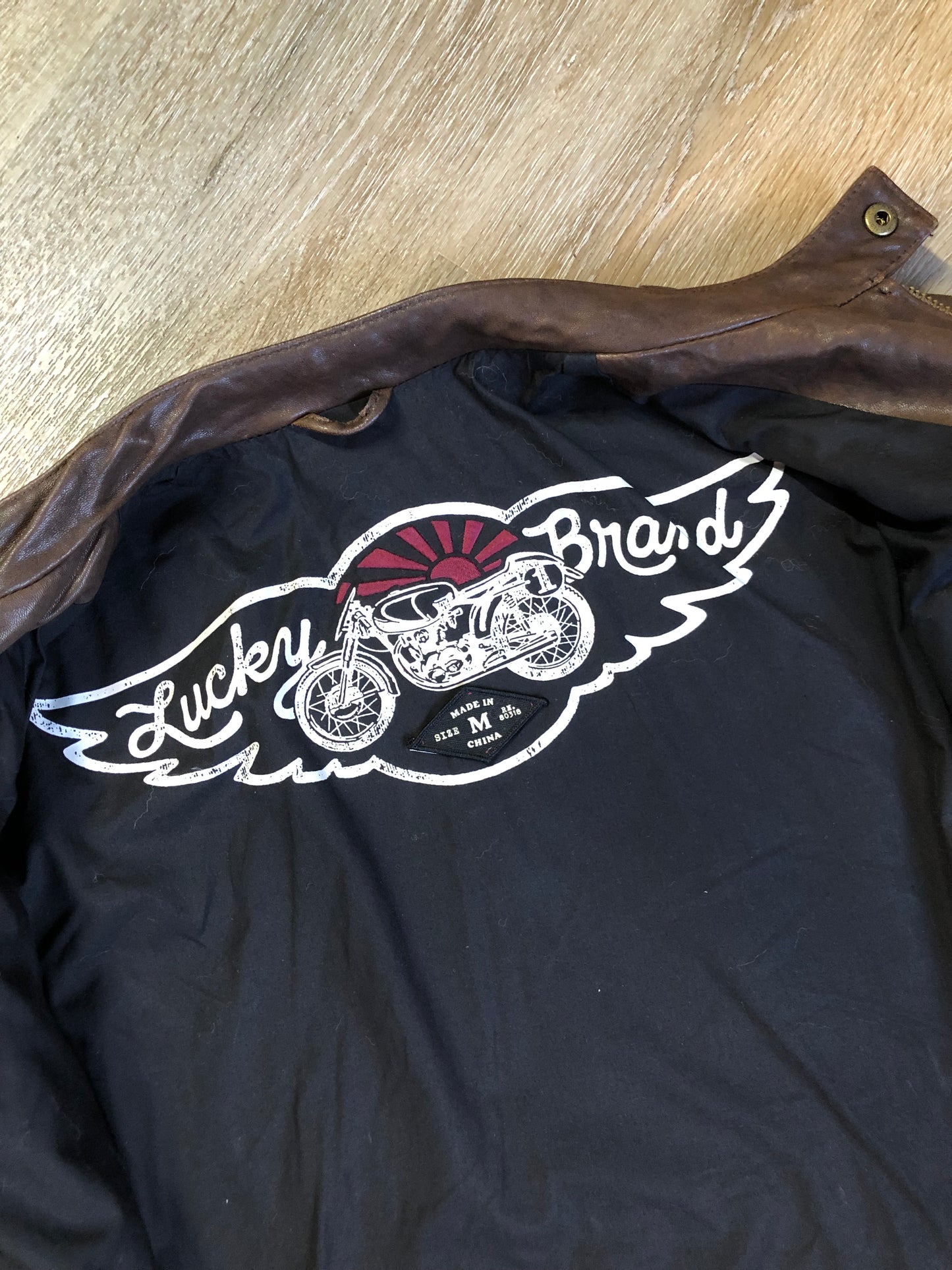 Kingspier Vintage - Lucky Brand brown leather moto jacket with snap collar, zipper closure, zip pockets and inside pocket. Size medium.