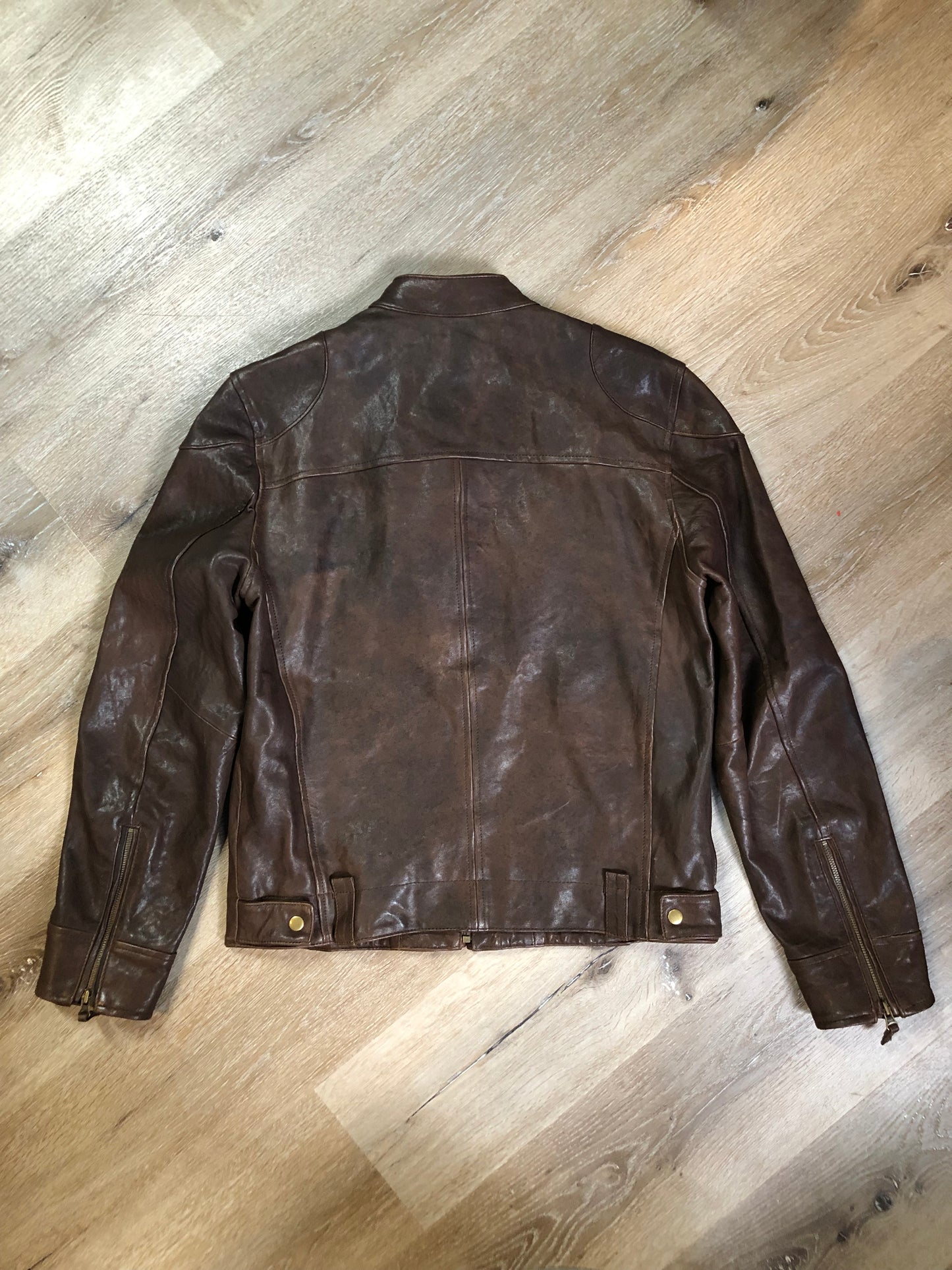 Kingspier Vintage - Lucky Brand brown leather moto jacket with snap collar, zipper closure, zip pockets and inside pocket. Size medium.