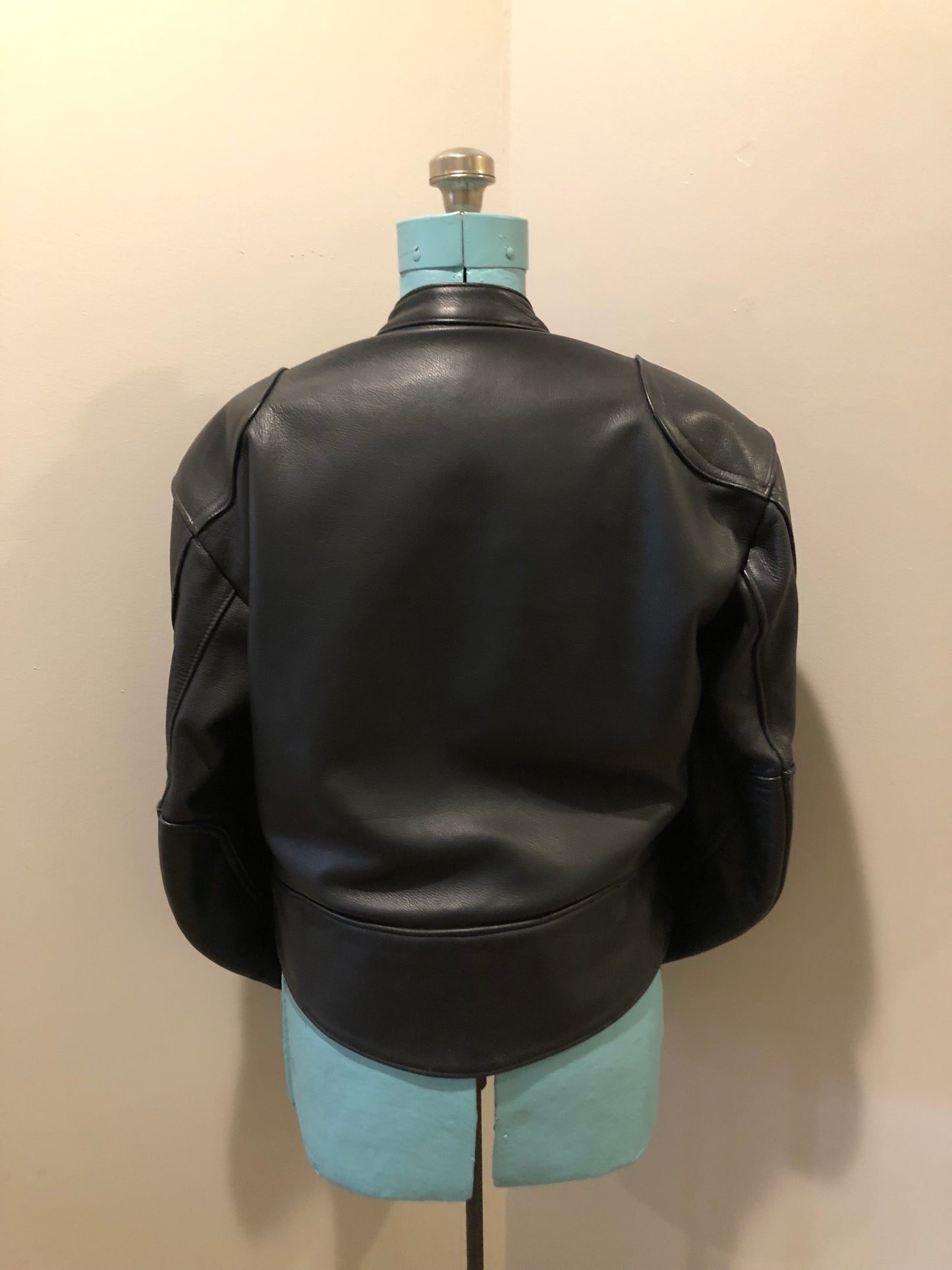 Kingspier Vintage - Vintage MW Leathers black full grain leather motorcycle jacket with mesh lining,snap collar, zipper closure, zip pockets and am inside pocket.