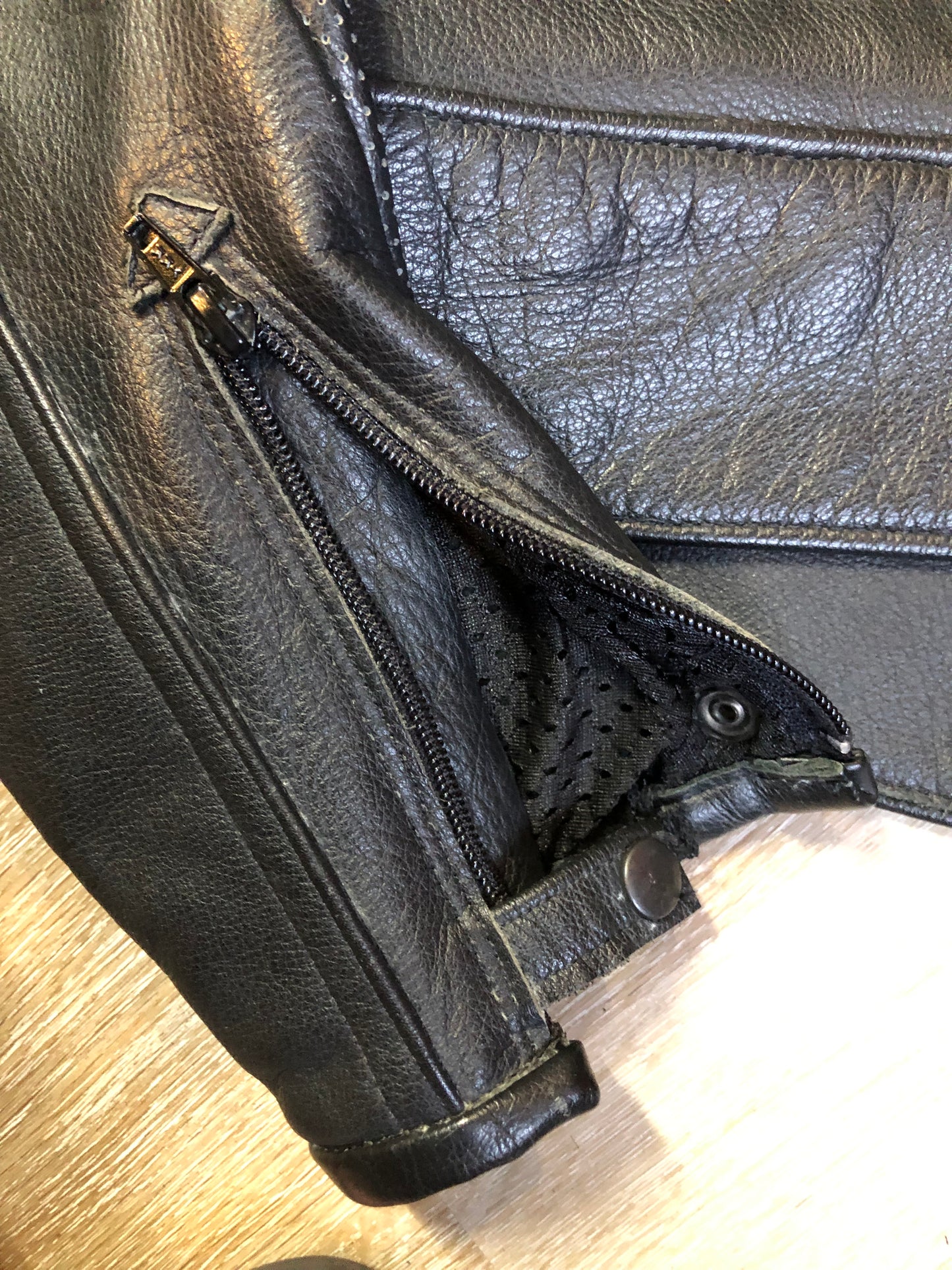 Kingspier Vintage - Vintage MW Leathers black full grain leather motorcycle jacket with mesh lining,snap collar, zipper closure, zip pockets and am inside pocket.