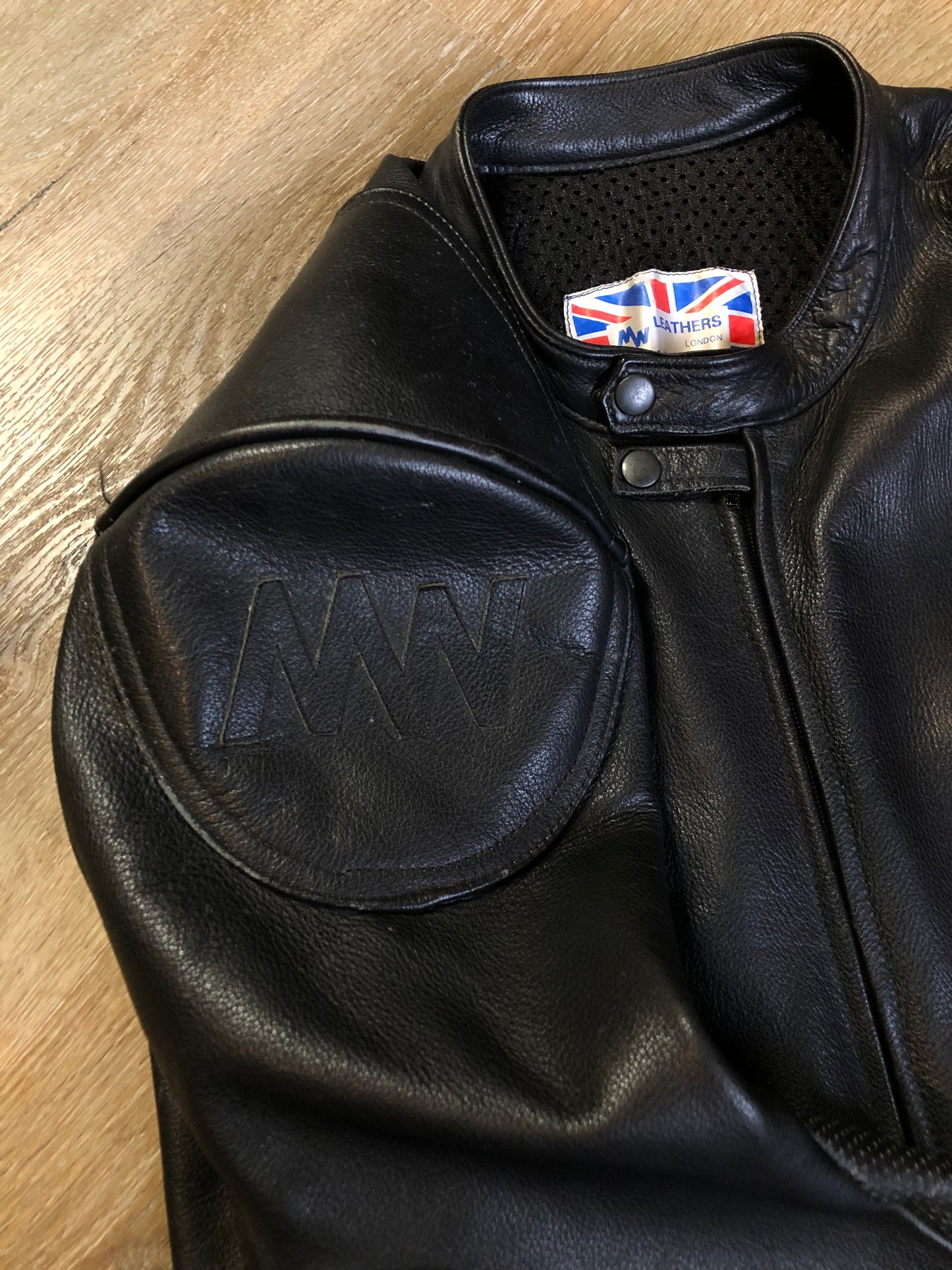 Kingspier Vintage - Vintage MW Leathers black full grain leather motorcycle jacket with mesh lining,snap collar, zipper closure, zip pockets and am inside pocket.