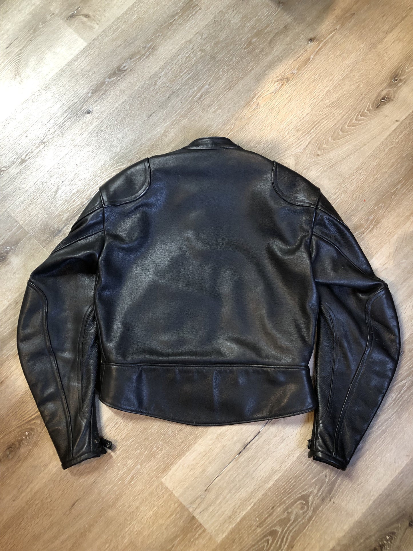 Kingspier Vintage - Vintage MW Leathers black full grain leather motorcycle jacket with mesh lining,snap collar, zipper closure, zip pockets and am inside pocket.